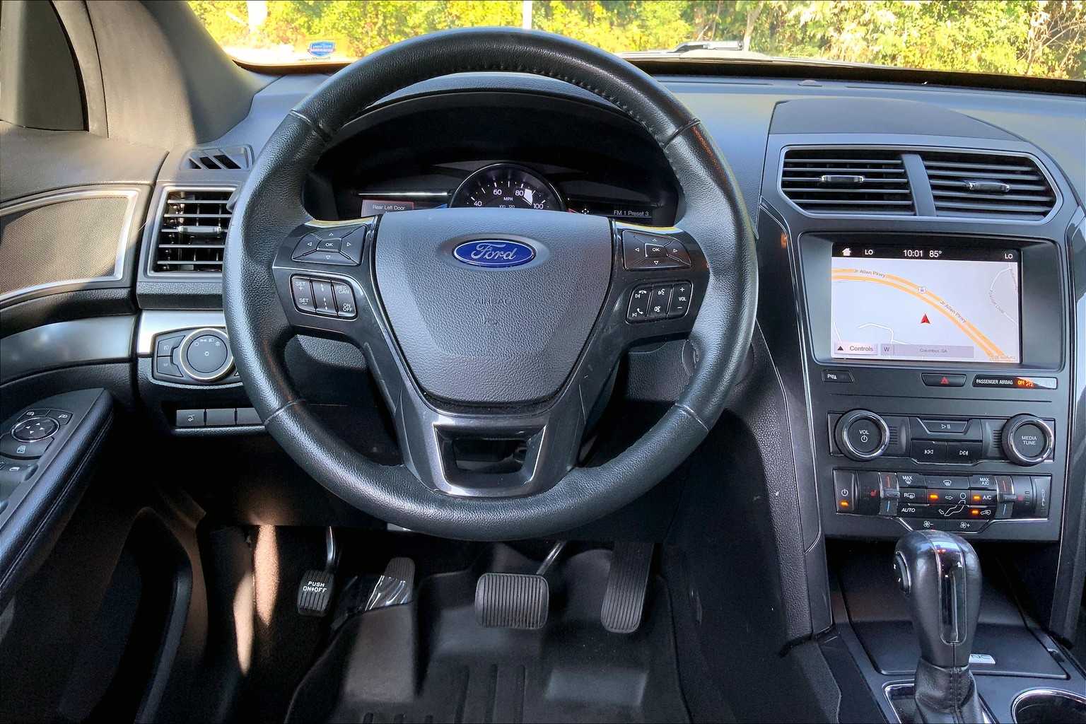 2019 Ford Explorer XLT photo 3