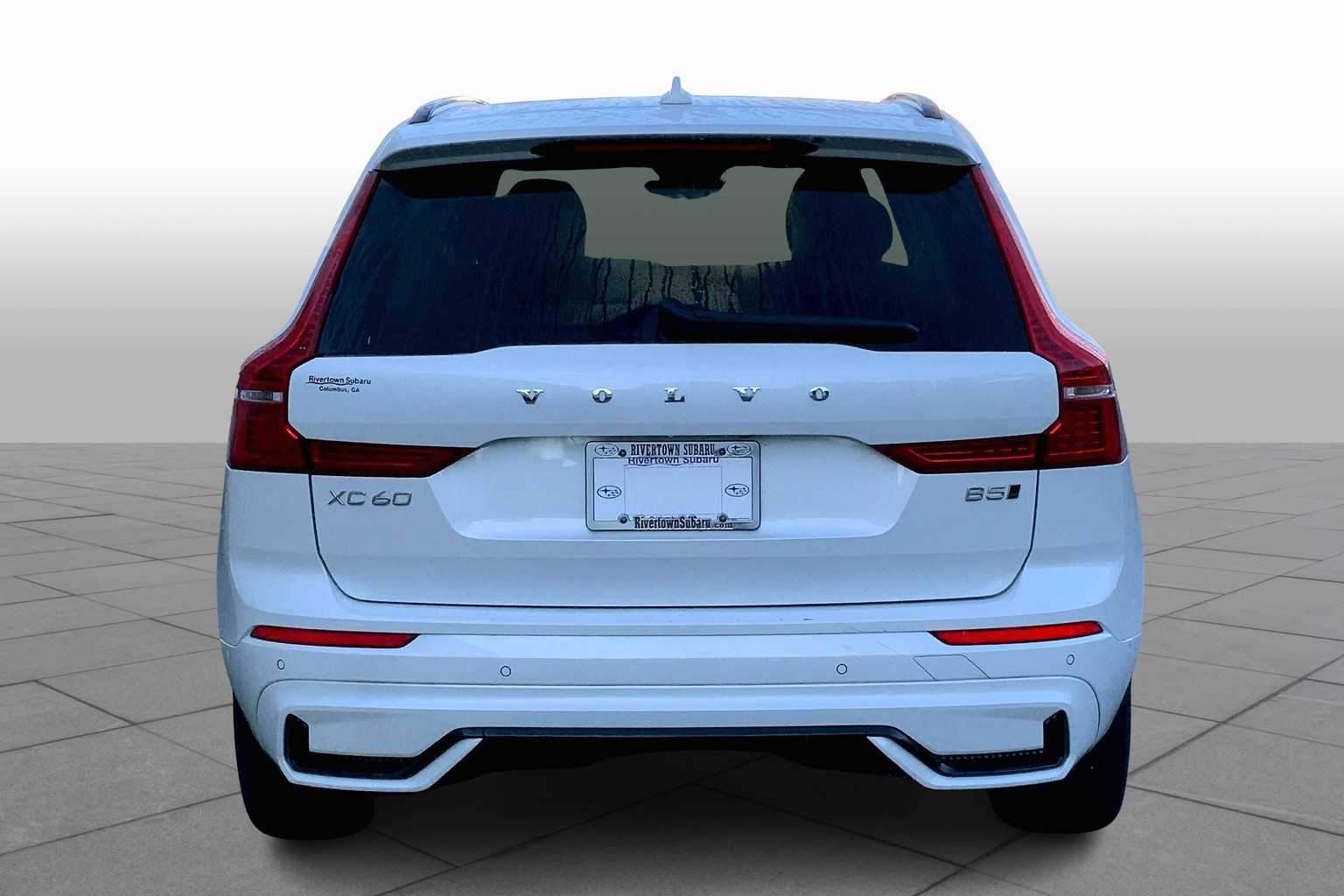2024 Volvo XC60 Plus photo 3