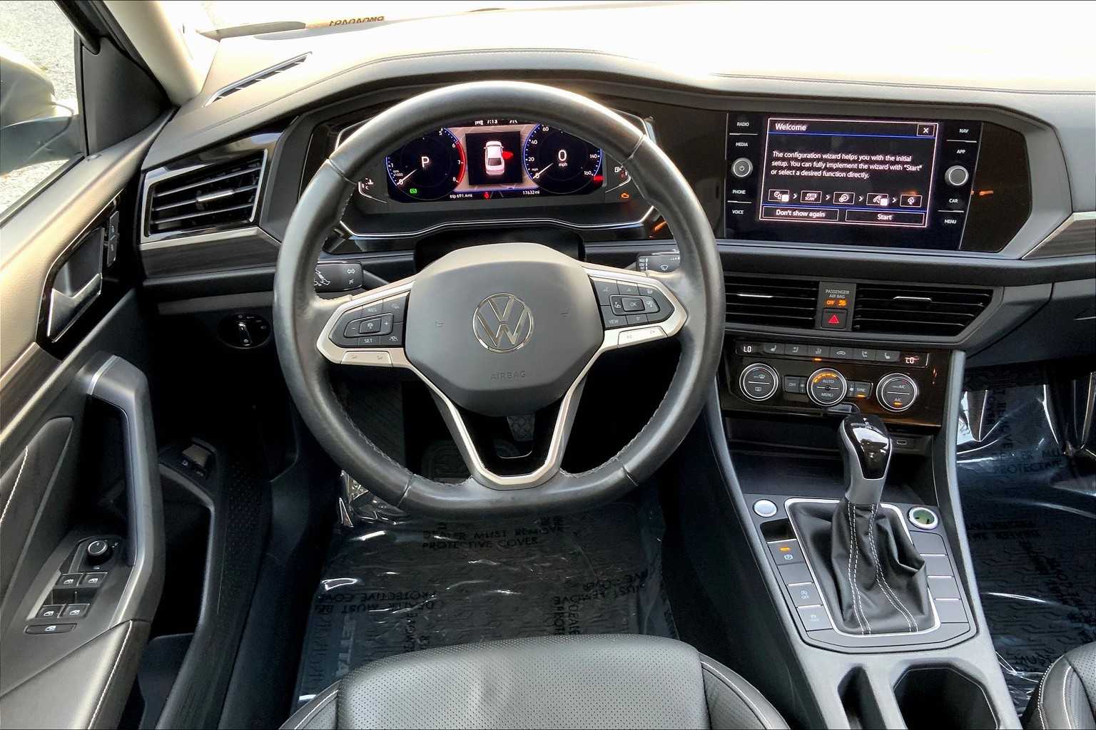 2023 Volkswagen Jetta SEL photo 4