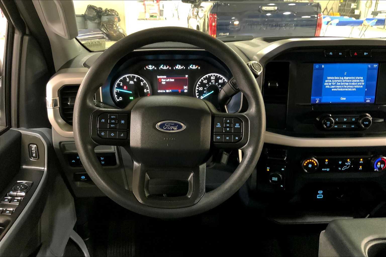 2023 Ford F-150 XLT photo 3
