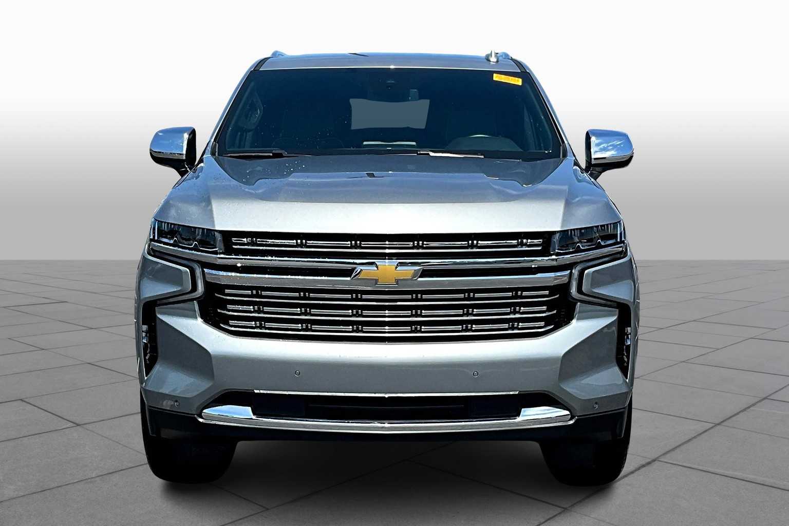 2024 Chevrolet Suburban Premier photo 2