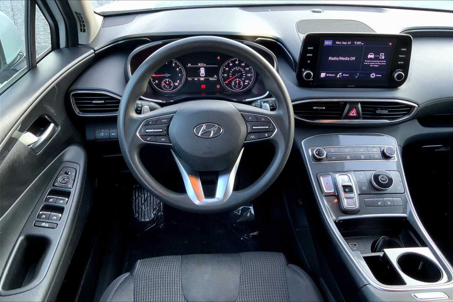 2021 Hyundai Santa Fe SEL photo 2