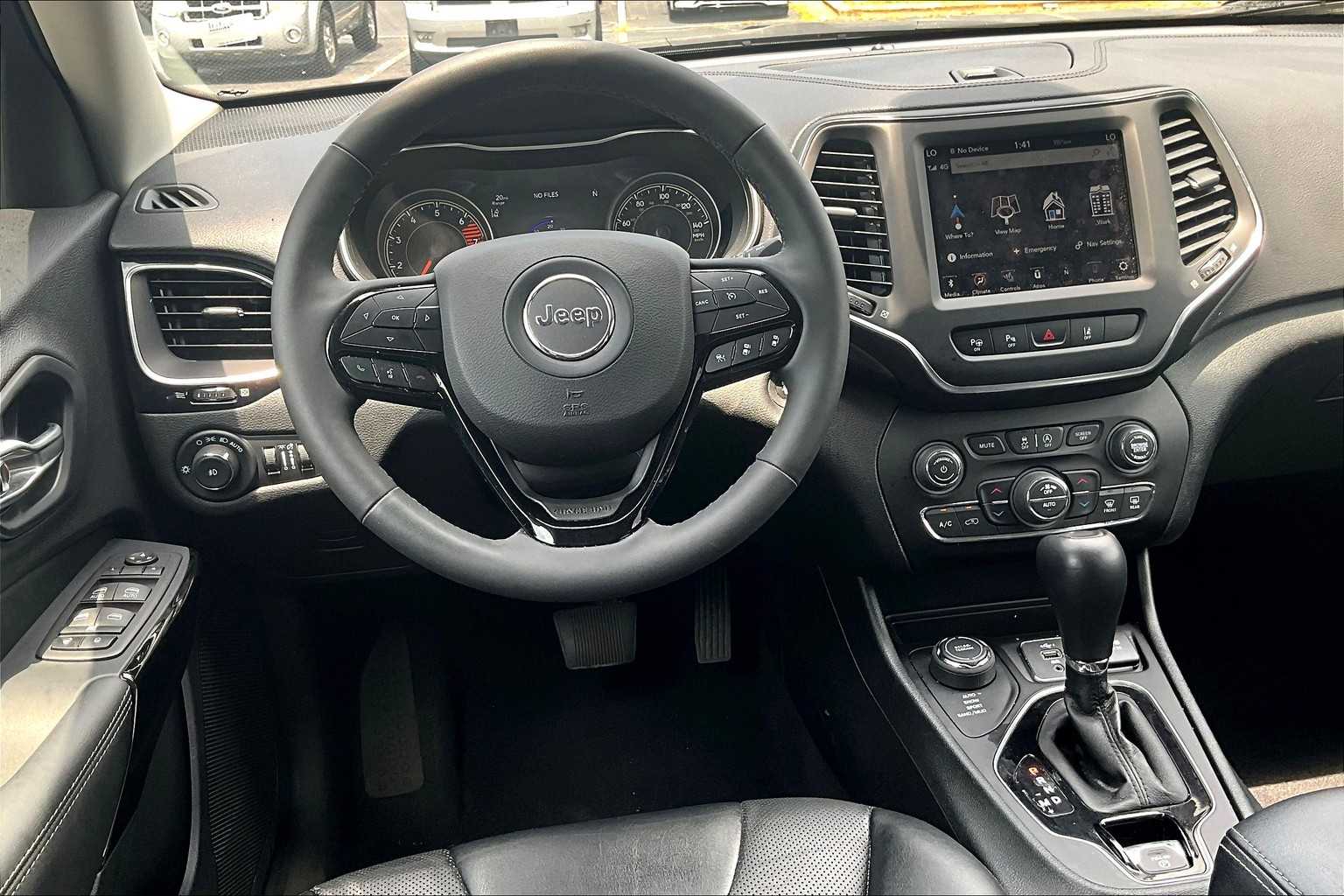 2023 Jeep Cherokee Altitude Lux photo 2