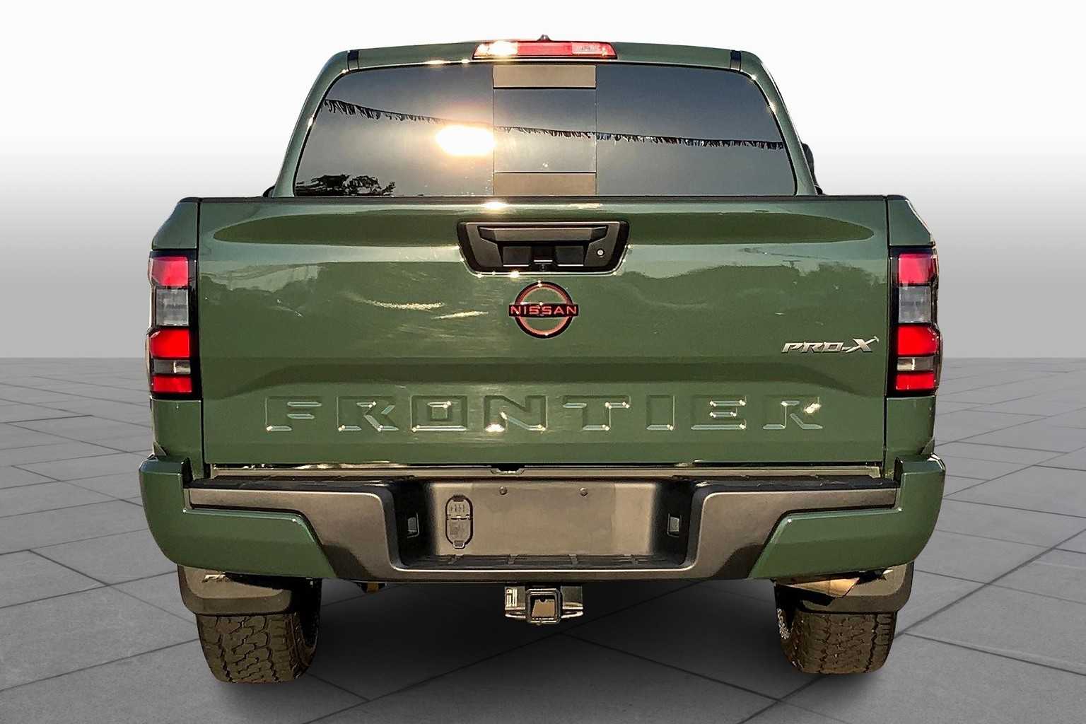 2023 Nissan Frontier PRO-X Crew Cab photo 3