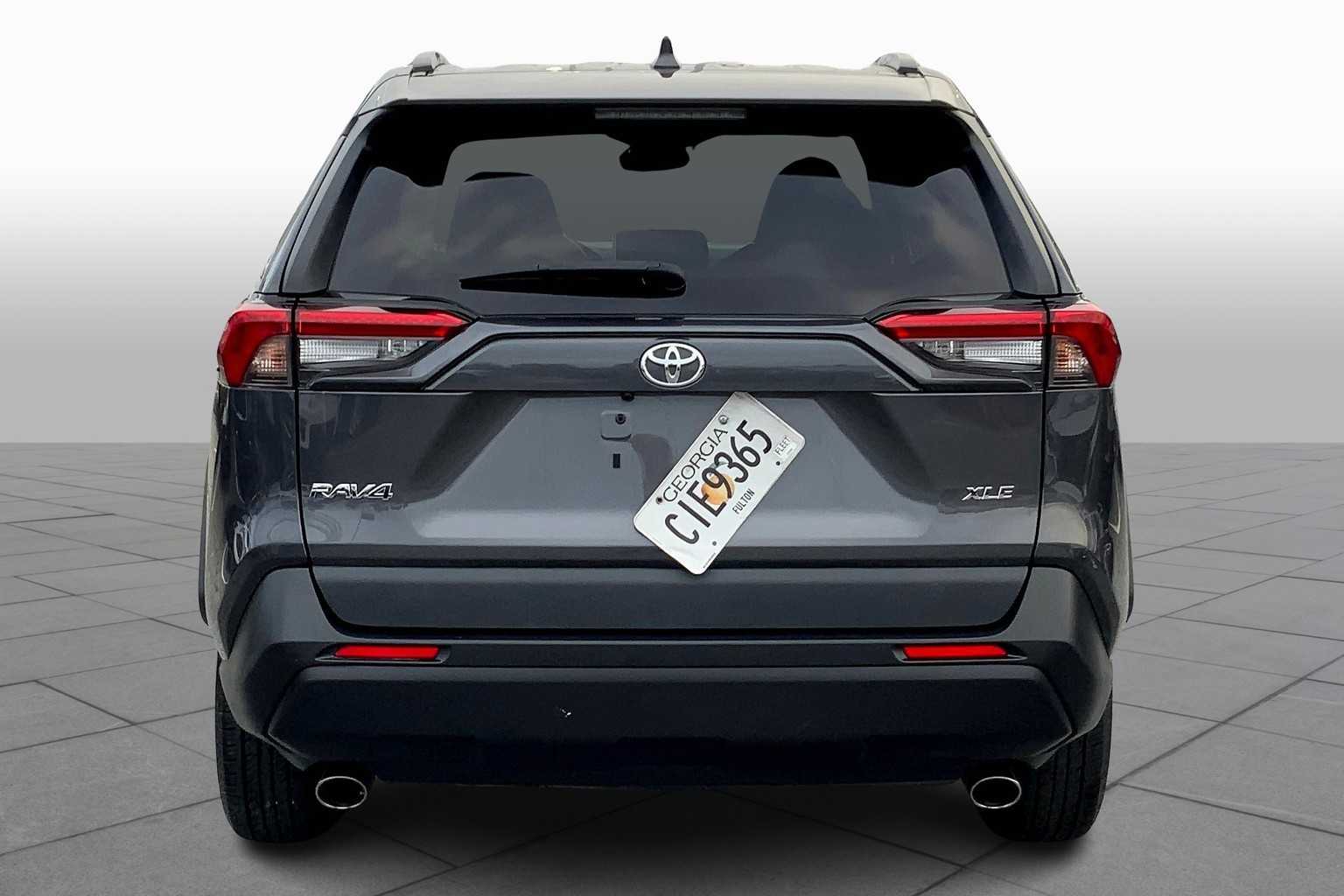 2024 Toyota RAV4 XLE photo 3