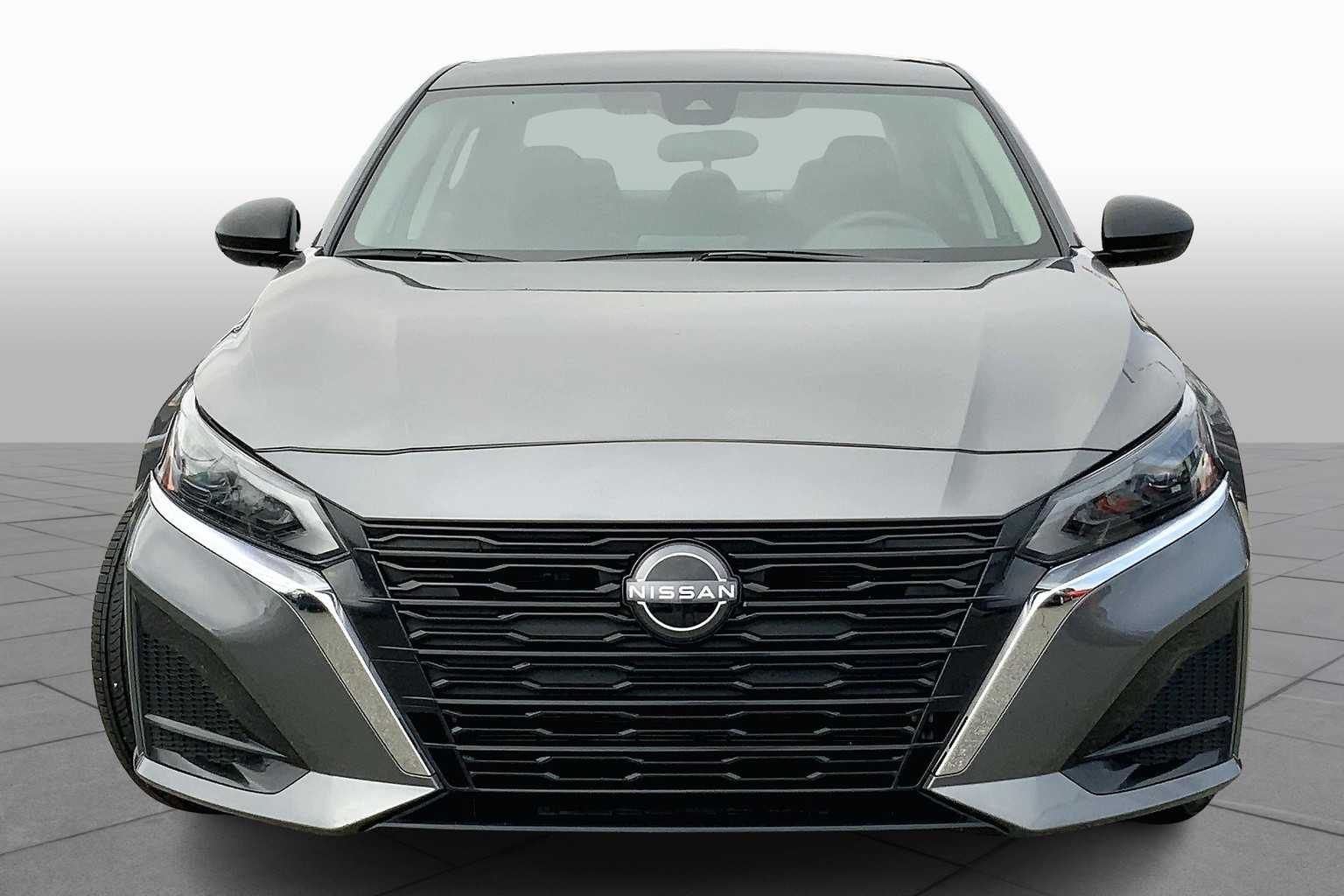 2024 Nissan Altima 2.5 SV photo 2