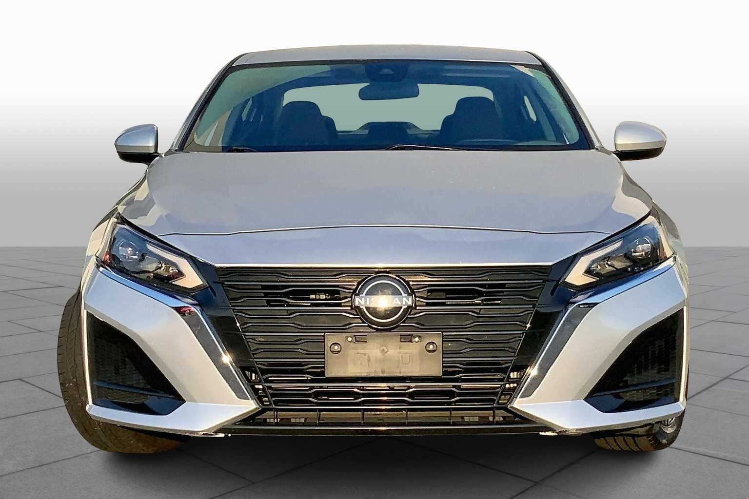 2023 Nissan Altima 2.5 SV photo 2