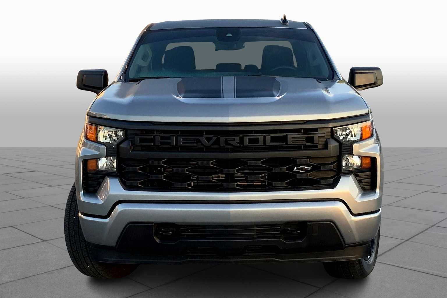 2025 Chevrolet Silverado 1500 Custom photo 2