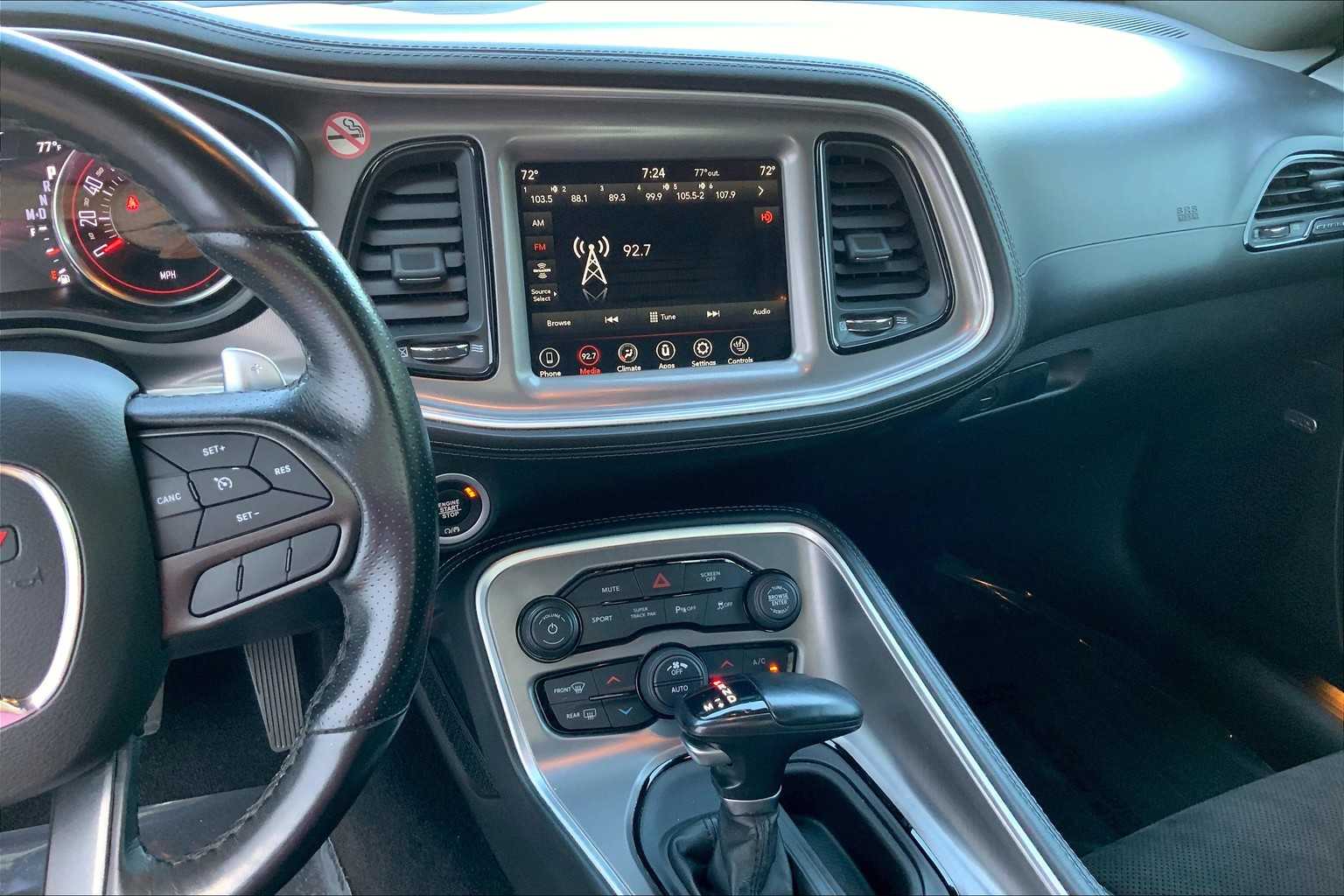 2022 Dodge Challenger GT photo 4