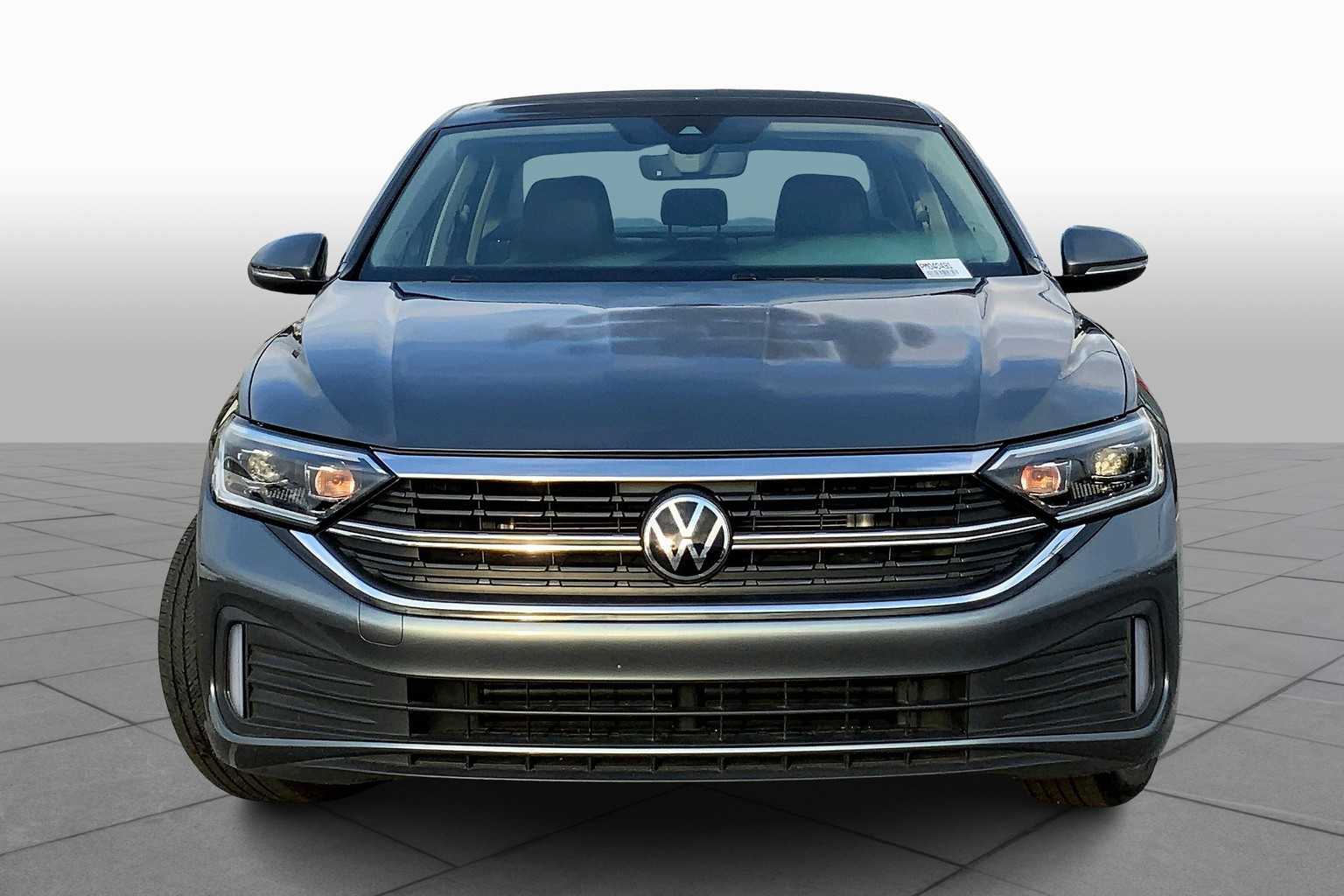 2023 Volkswagen Jetta SEL photo 2