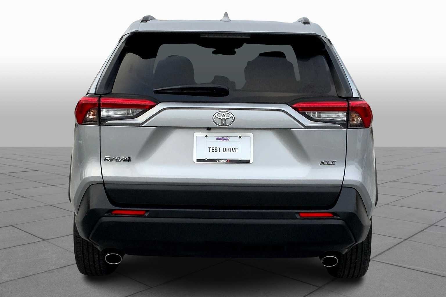 2024 Toyota RAV4 XLE photo 2