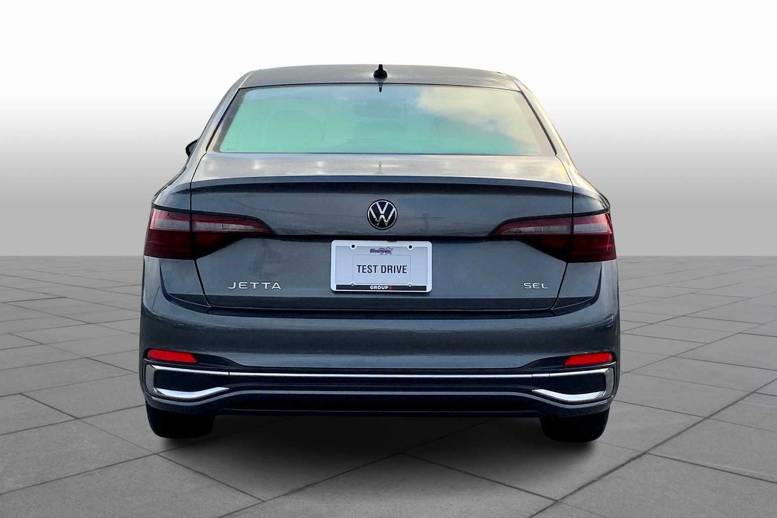 2023 Volkswagen Jetta SEL photo 3