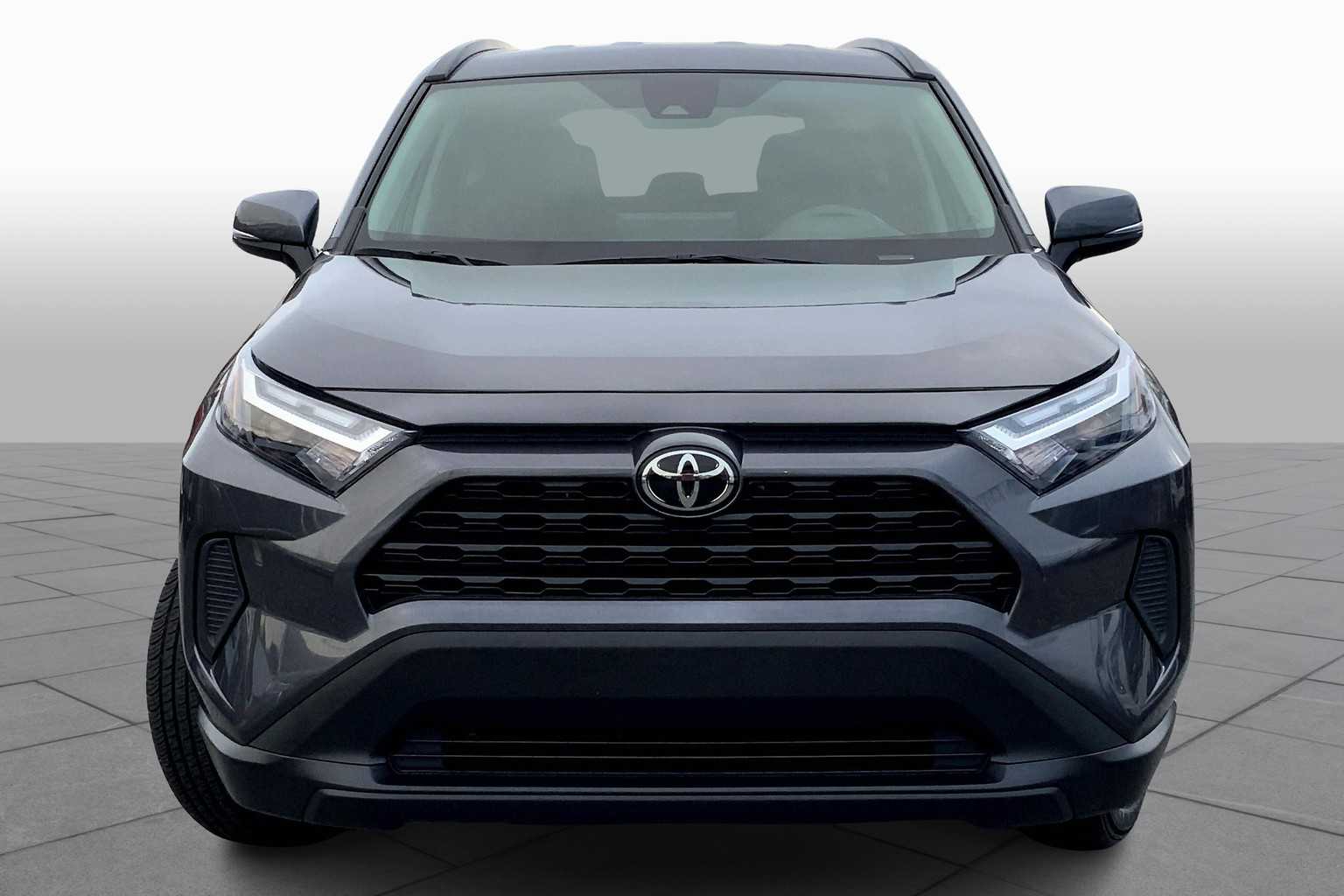 2024 Toyota RAV4 XLE photo 2