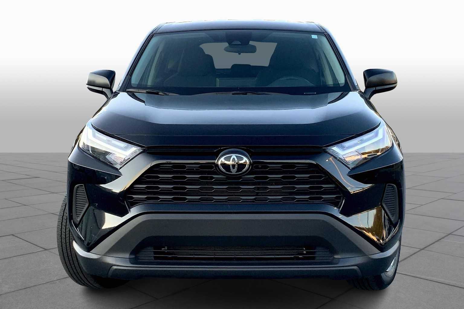 2025 Toyota RAV4 LE photo 3