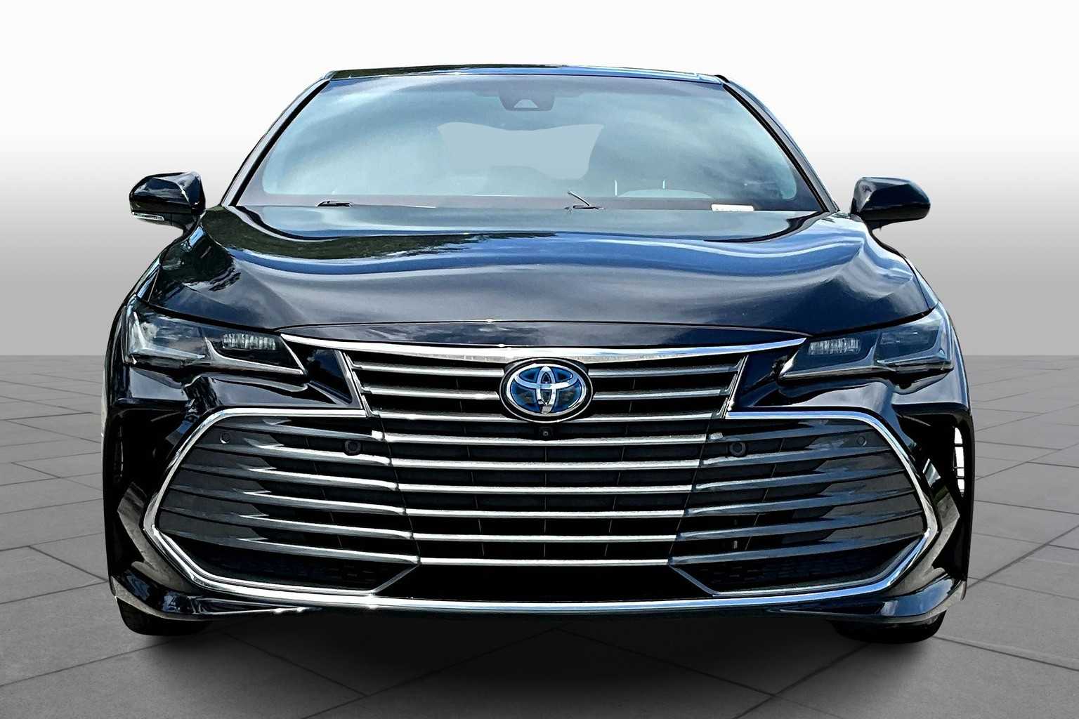 2021 Toyota Avalon Hybrid Limited photo 2