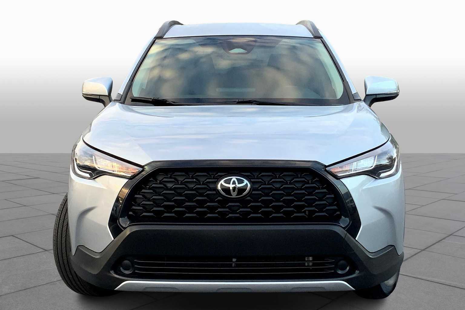 2023 Toyota Corolla Cross LE photo 3