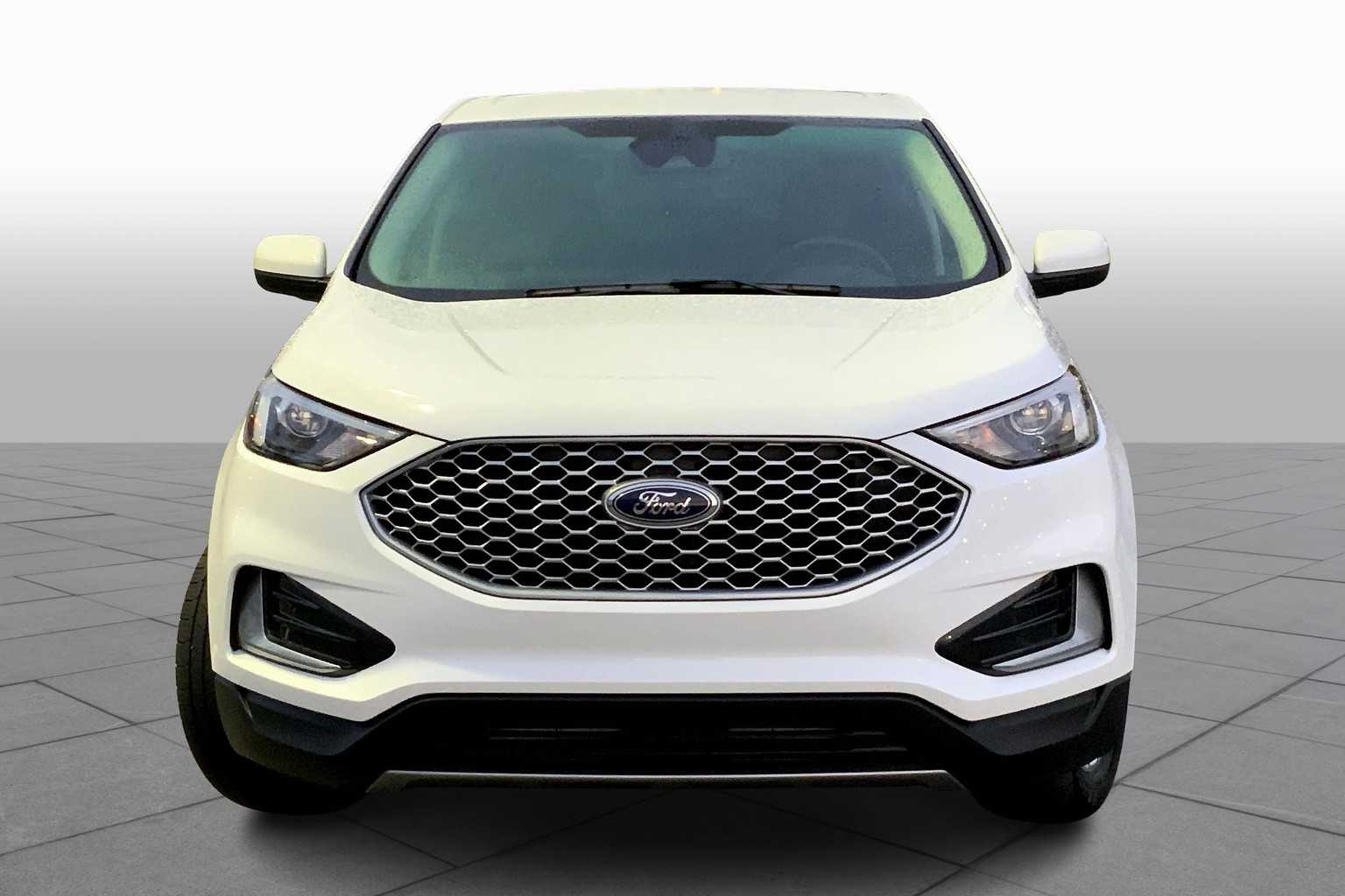 2024 Ford Edge SEL photo 2