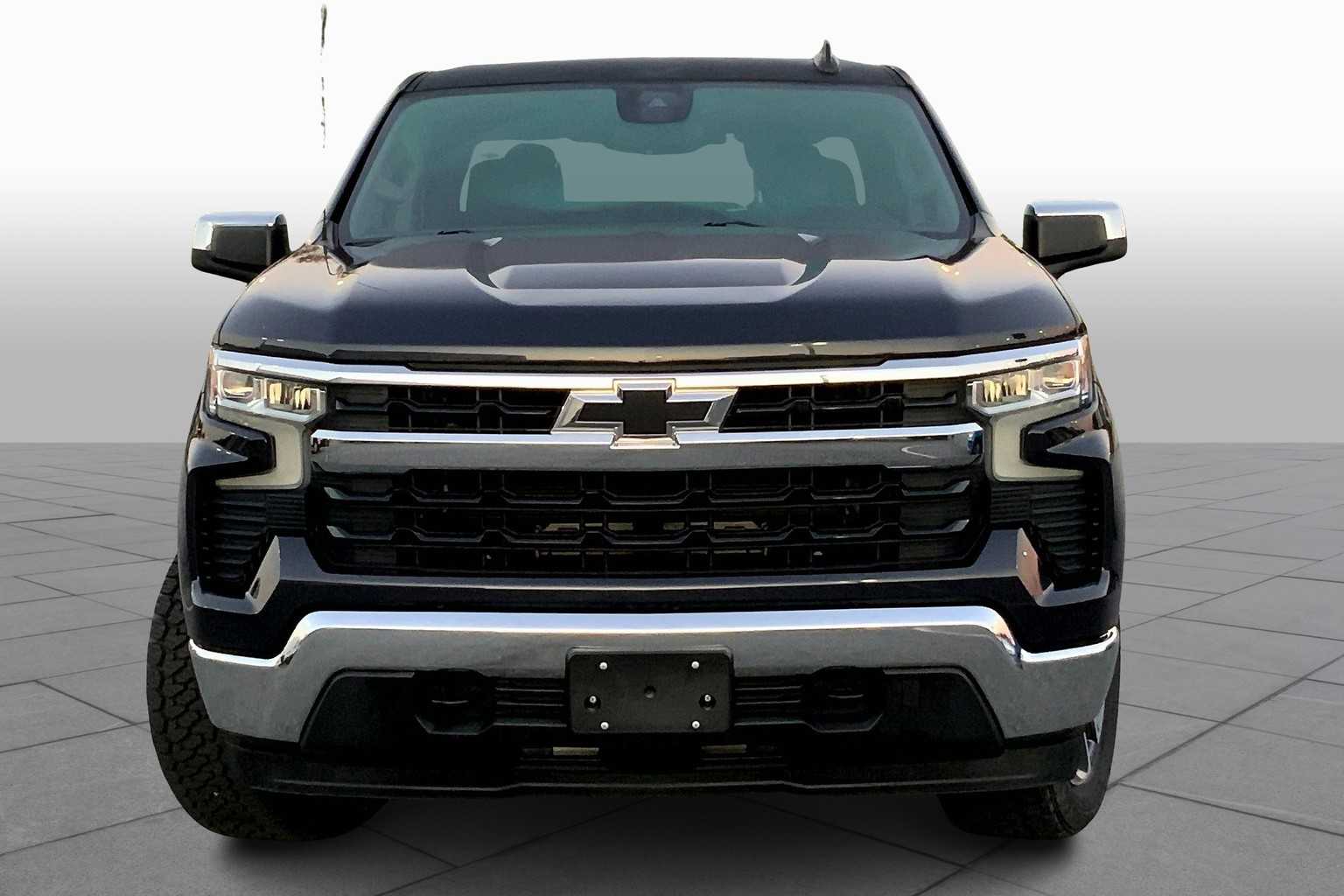 2022 Chevrolet Silverado 1500 LT photo 2