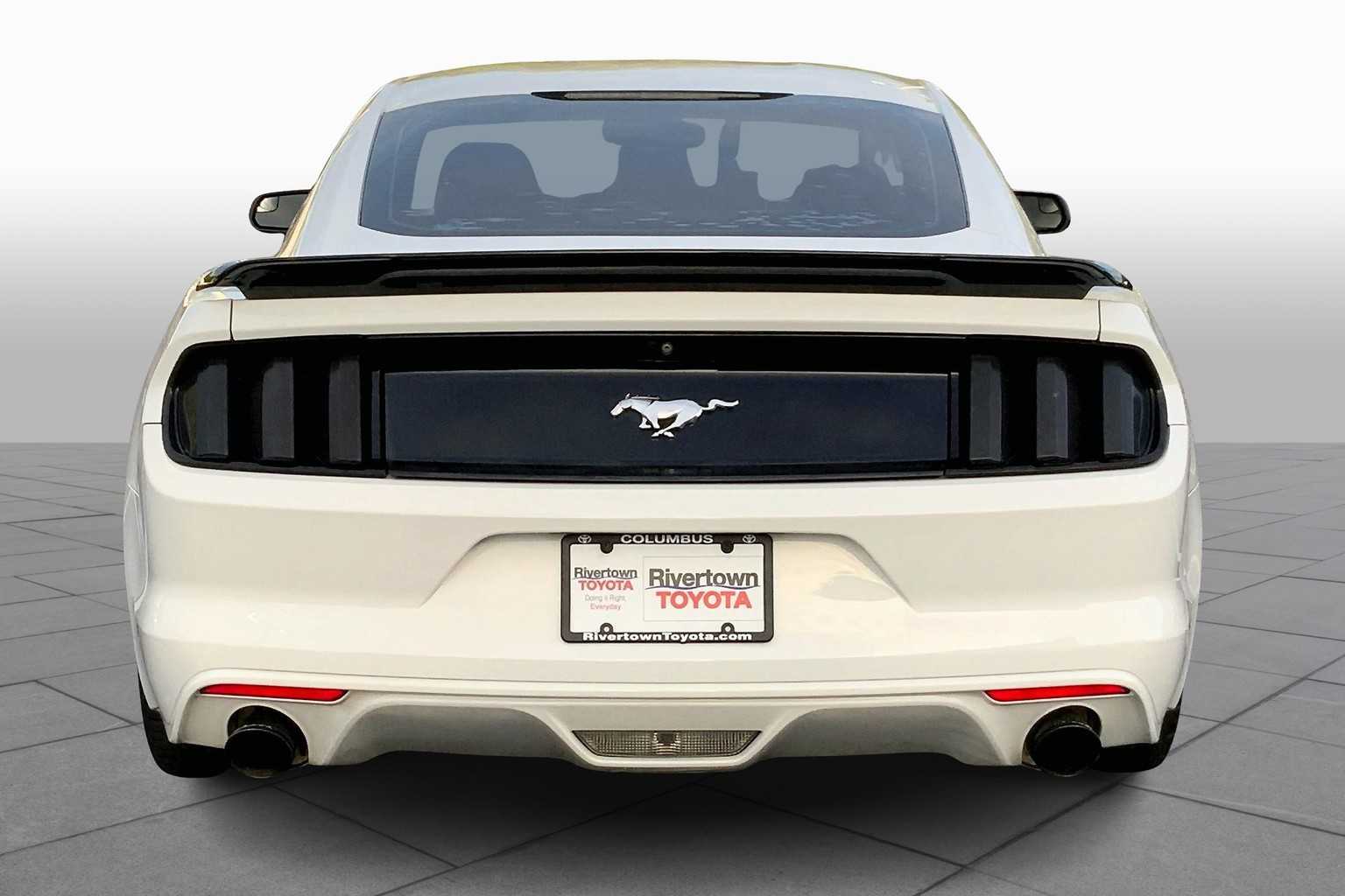 2016 Ford Mustang photo 3