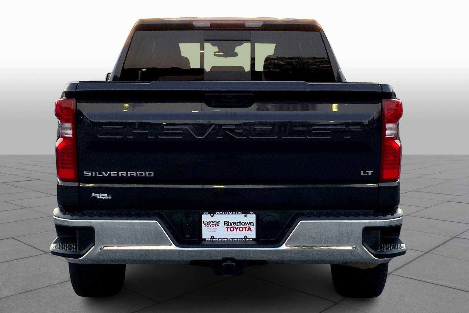 2022 Chevrolet Silverado 1500 LT photo 3