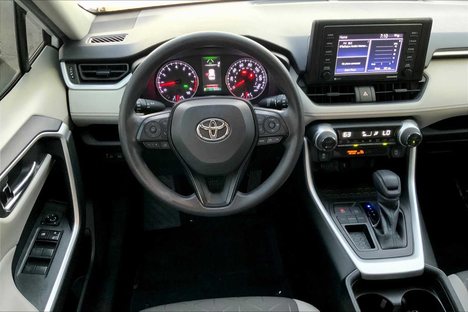 2021 Toyota RAV4 XLE photo 4