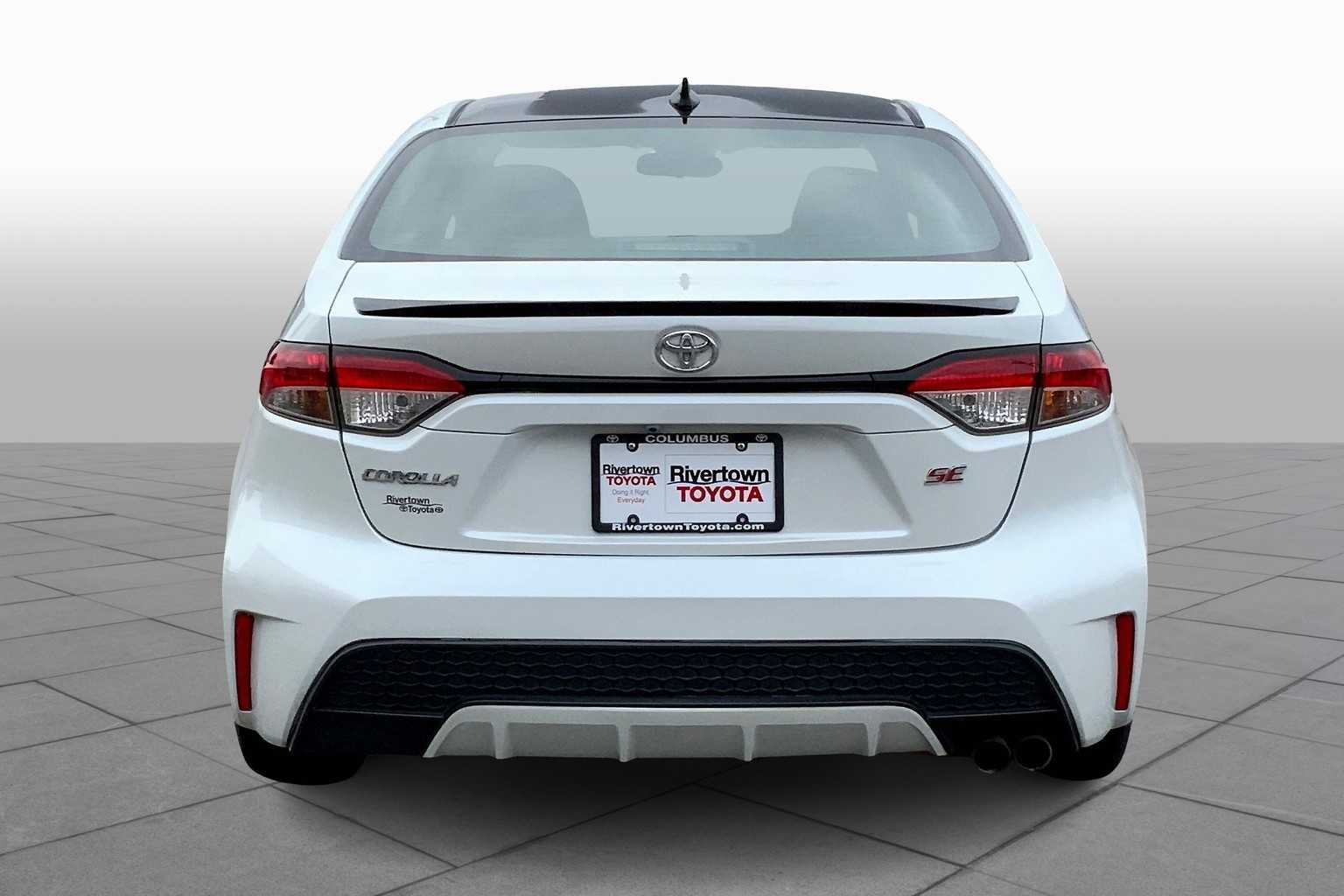 2022 Toyota Corolla SE photo 3