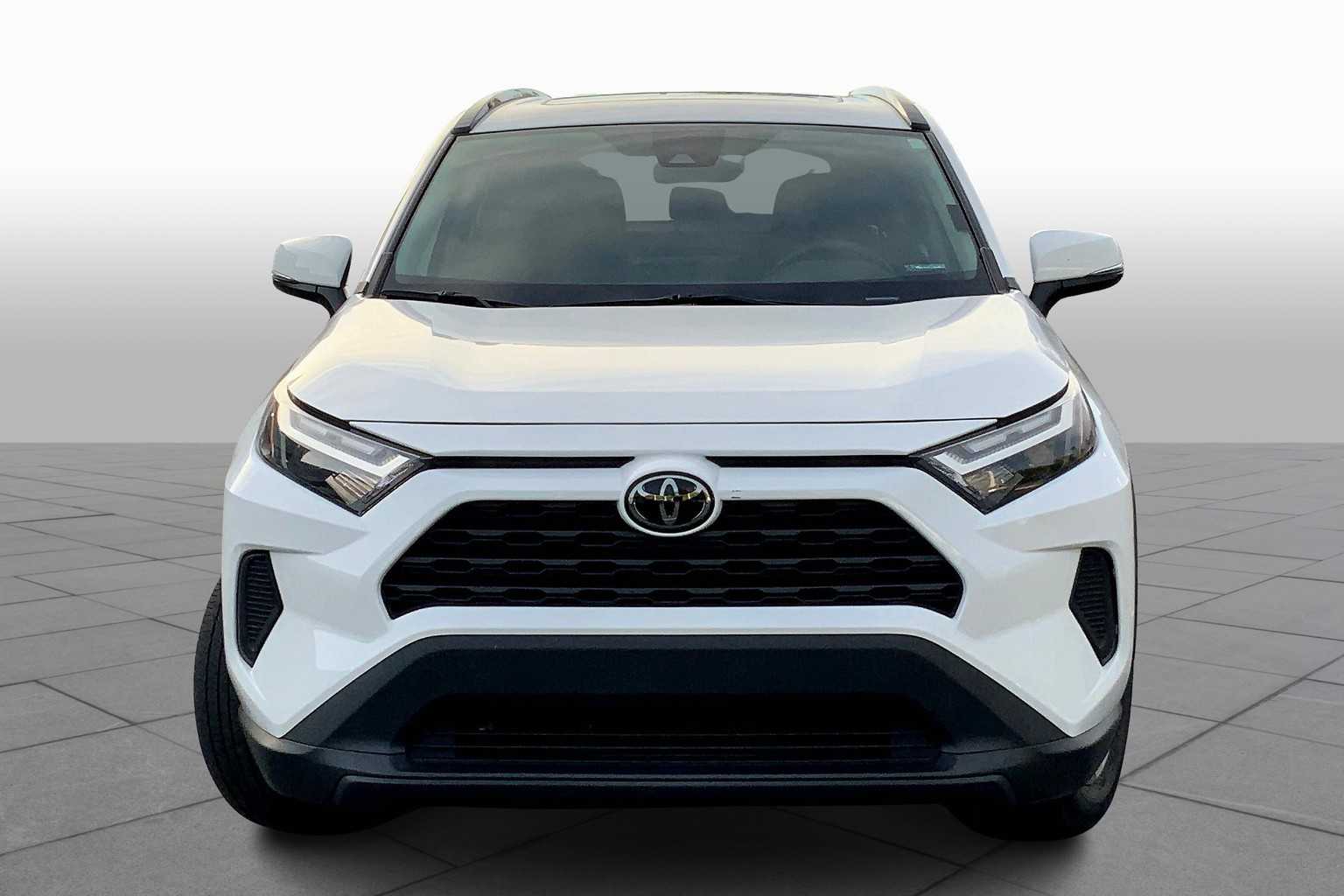 2023 Toyota RAV4 XLE photo 2