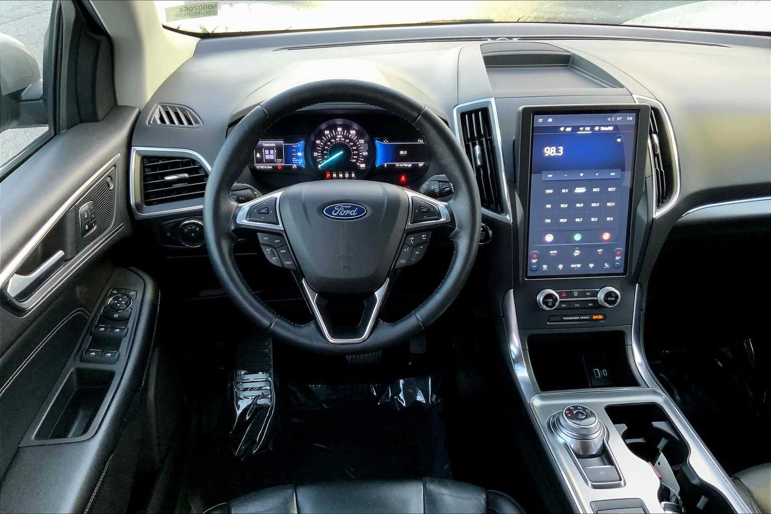 2022 Ford Edge Titanium photo 4