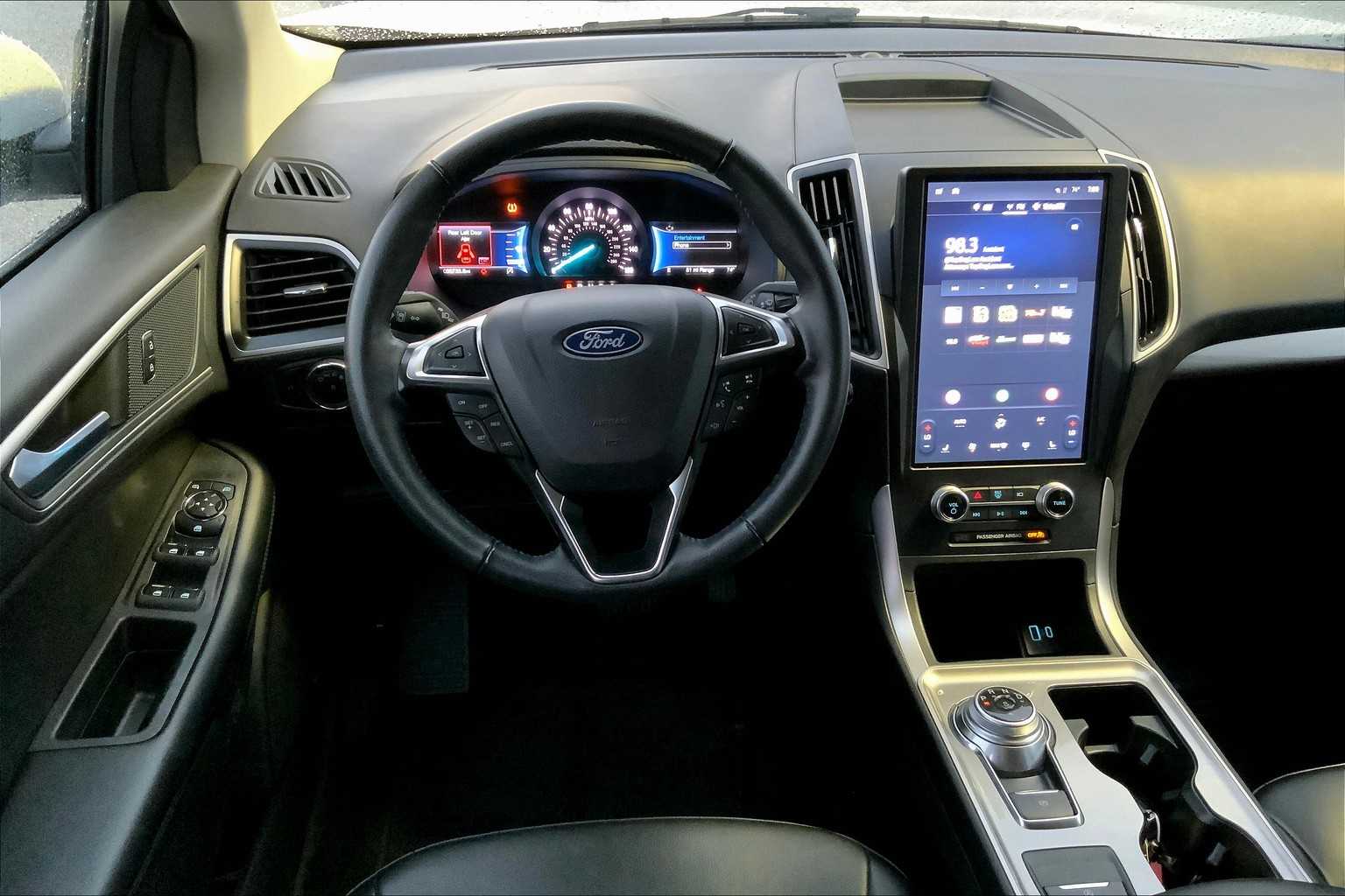2024 Ford Edge SEL photo 4