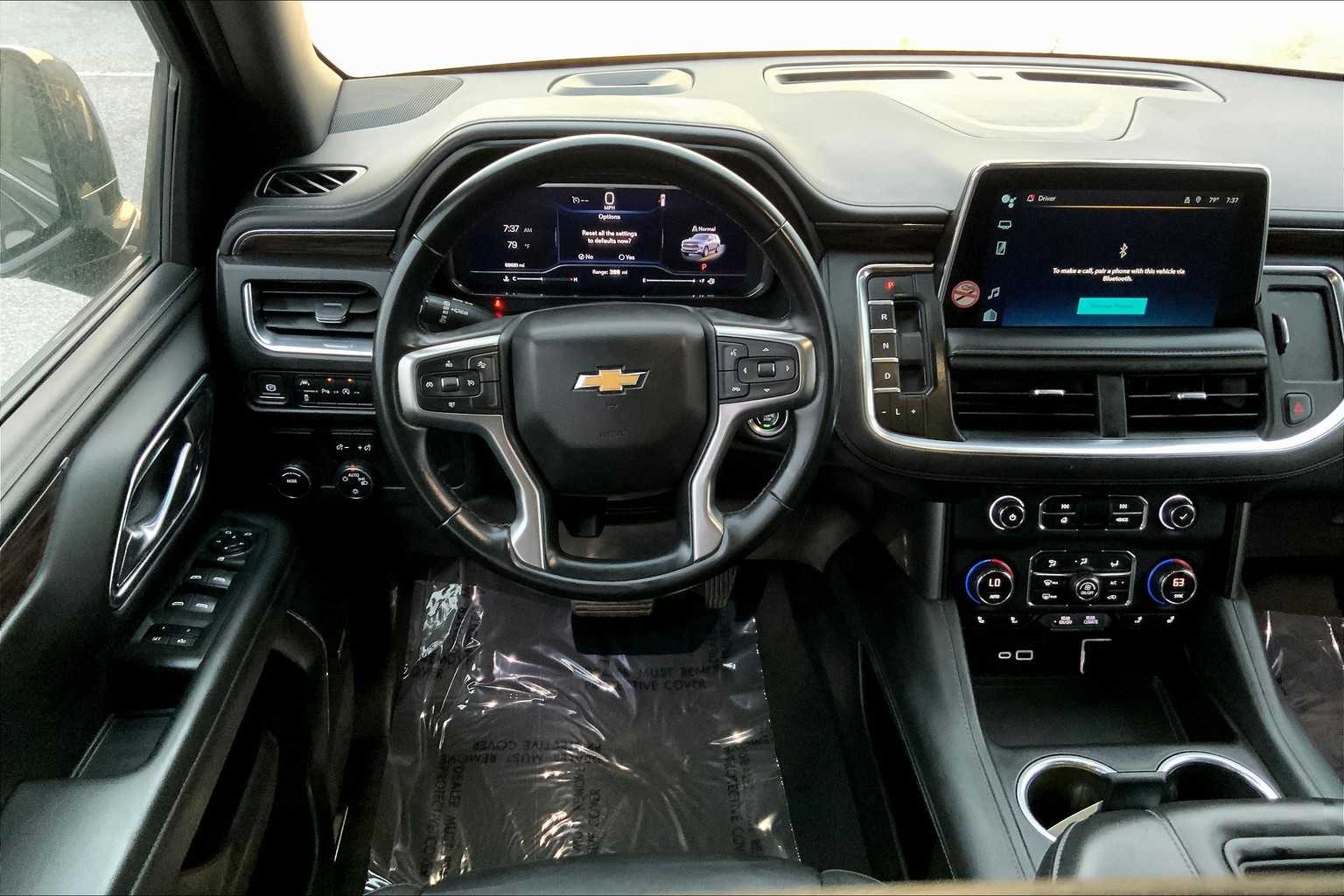 2023 Chevrolet Suburban LT photo 4