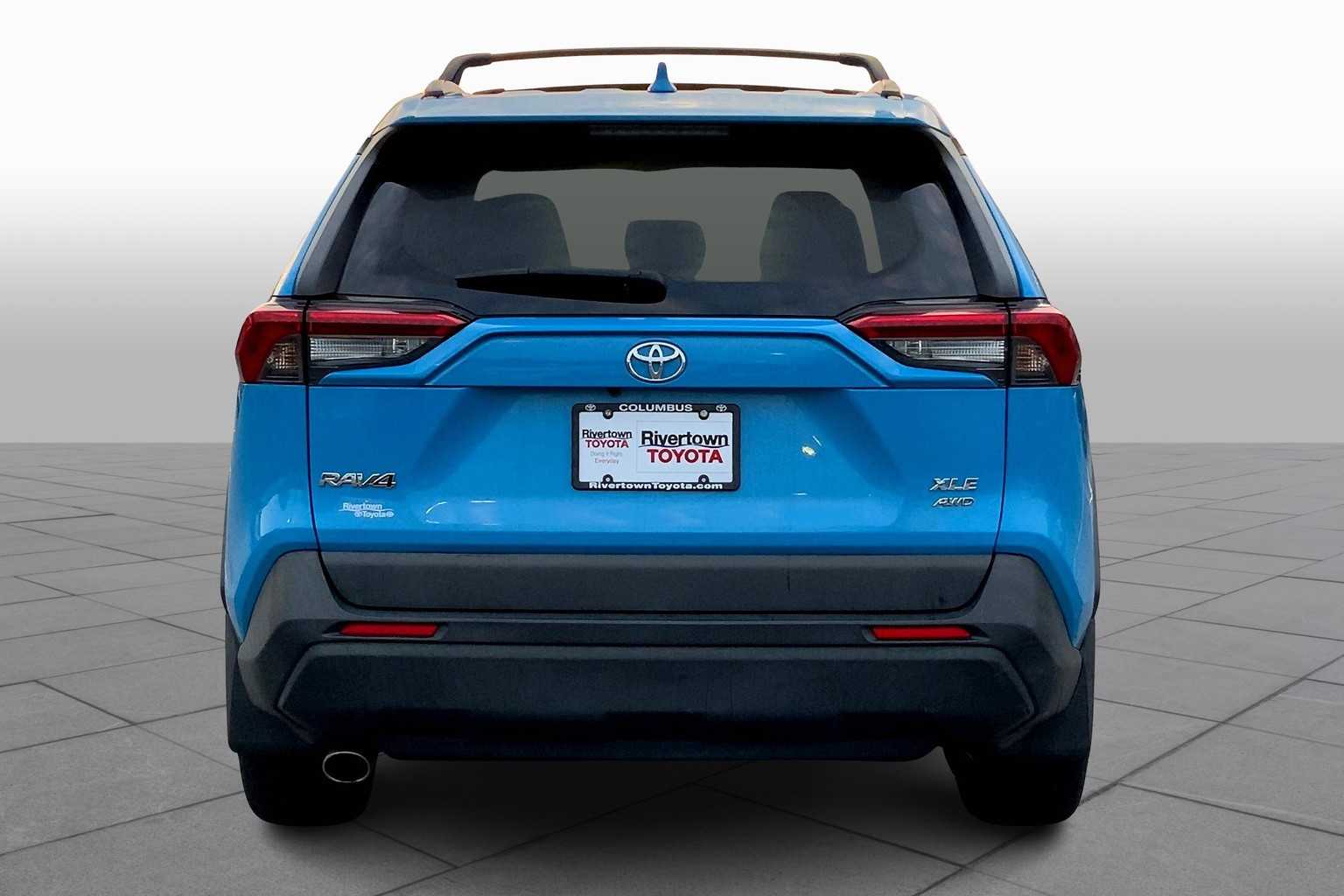 2019 Toyota RAV4 XLE Premium photo 3