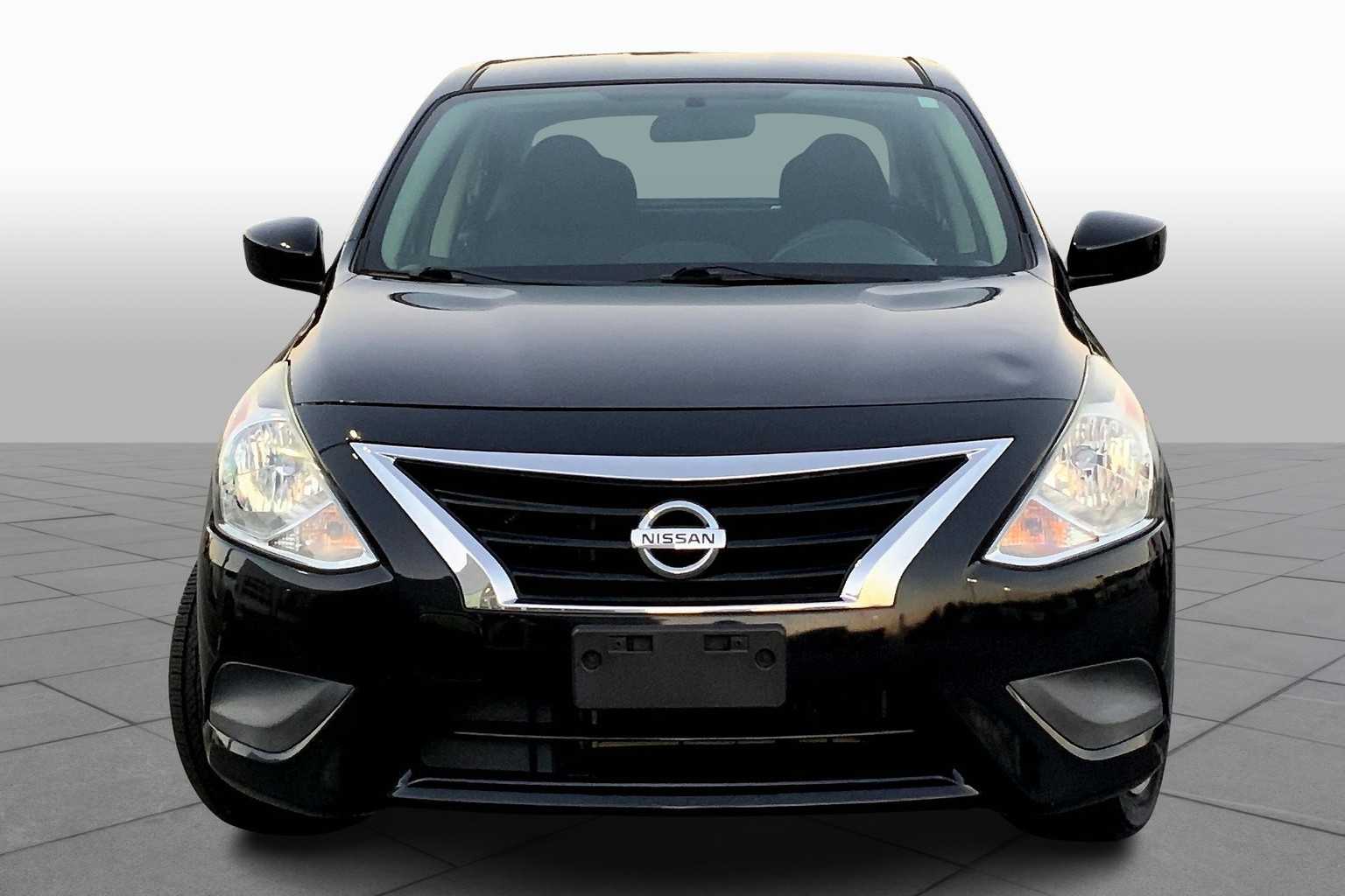 2018 Nissan Versa 1.6 S photo 2