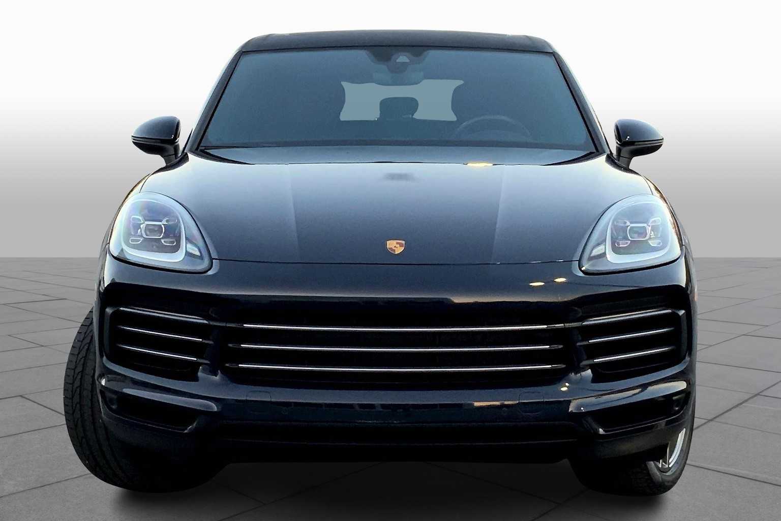 2022 Porsche Cayenne Base photo 2