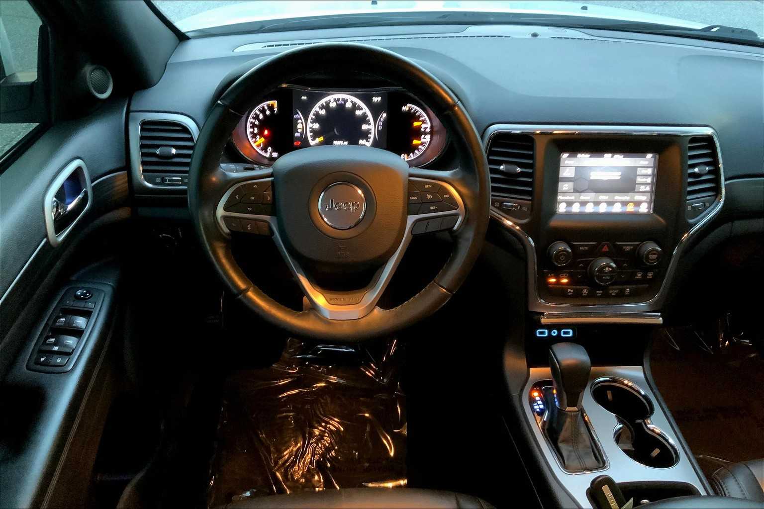 2021 Jeep Grand Cherokee Laredo E photo 4