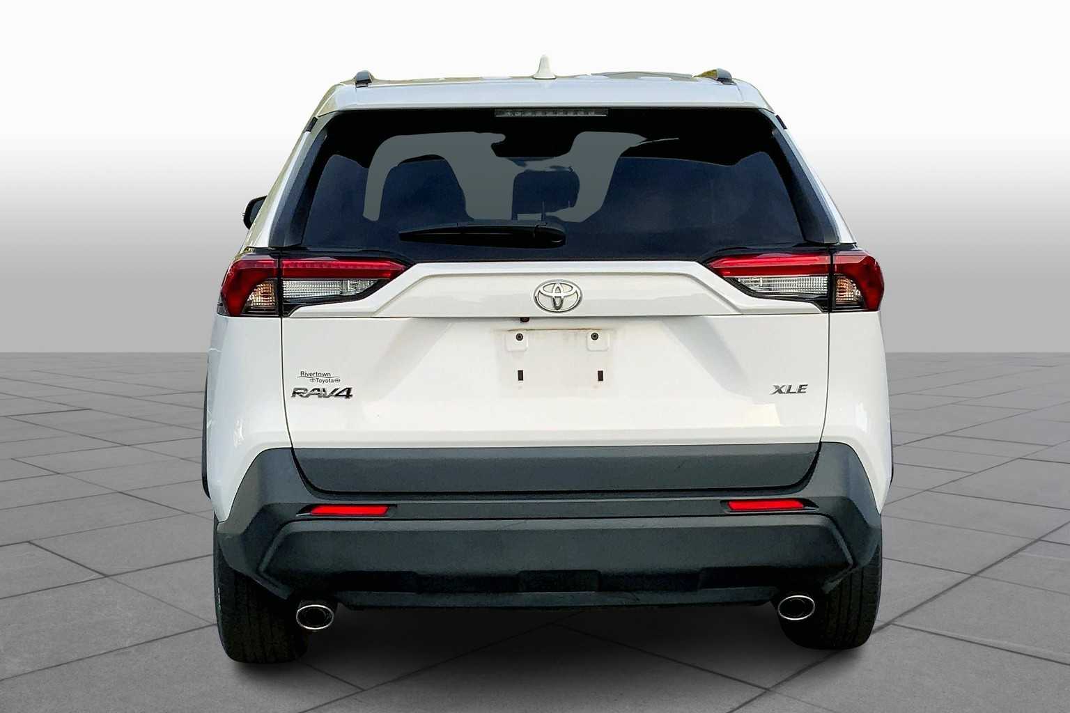 2023 Toyota RAV4 XLE photo 3