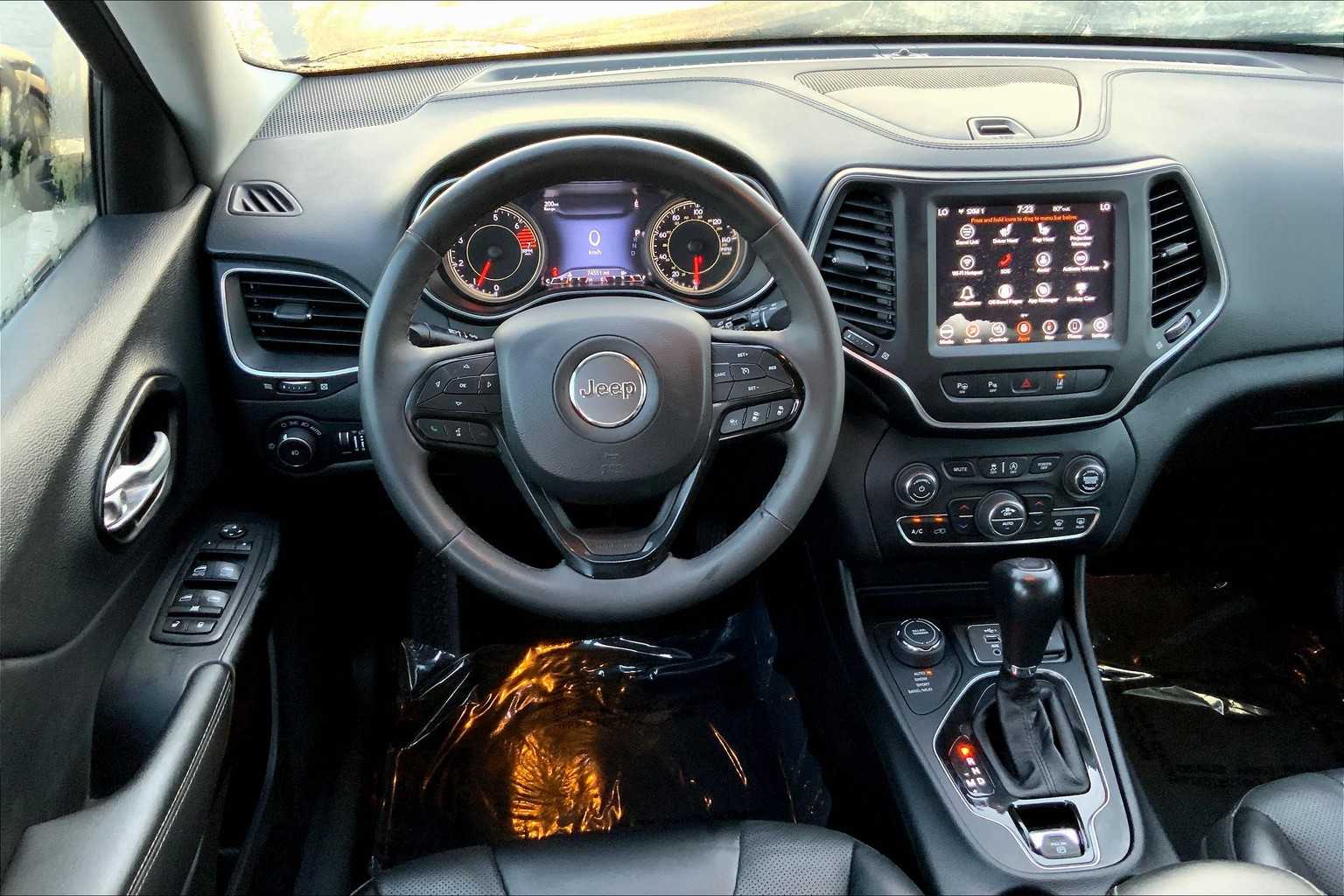 2023 Jeep Cherokee Altitude Lux photo 2