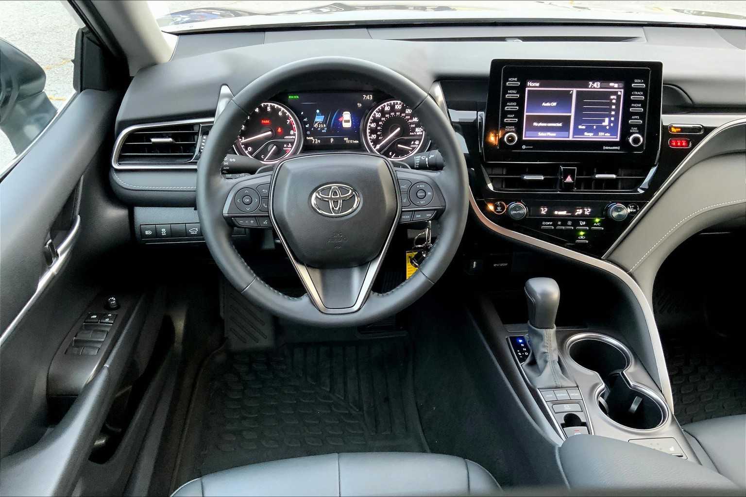 2024 Toyota Camry SE photo 4