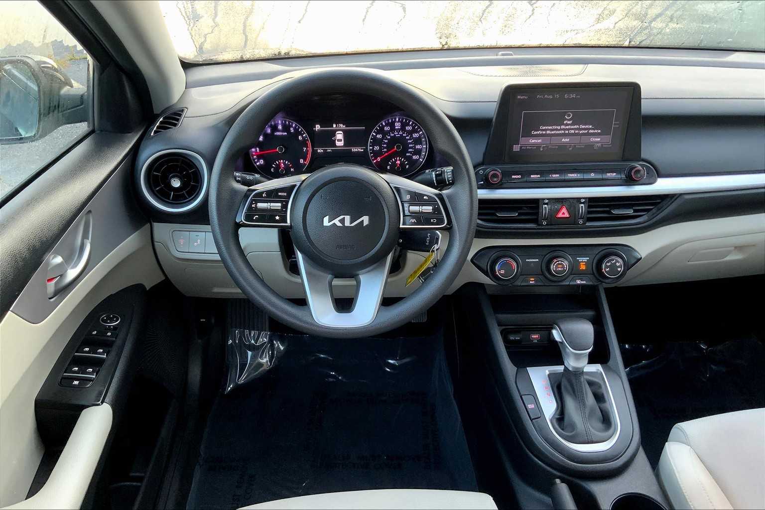 2023 Kia Forte LXS photo 2