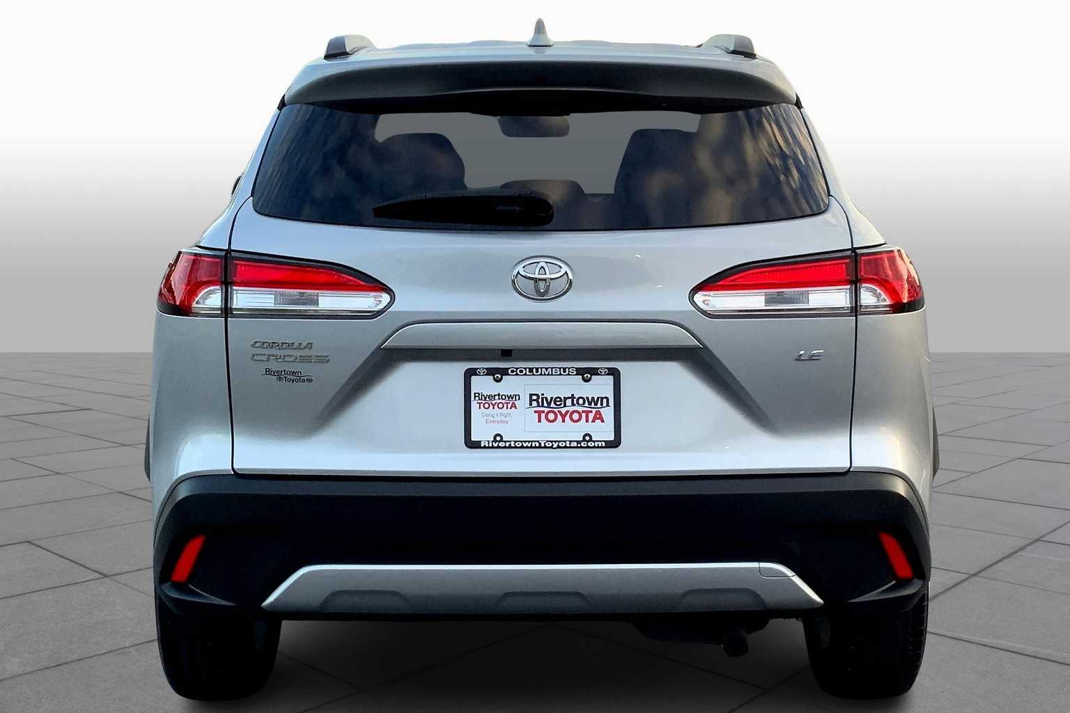2023 Toyota Corolla Cross LE photo 4