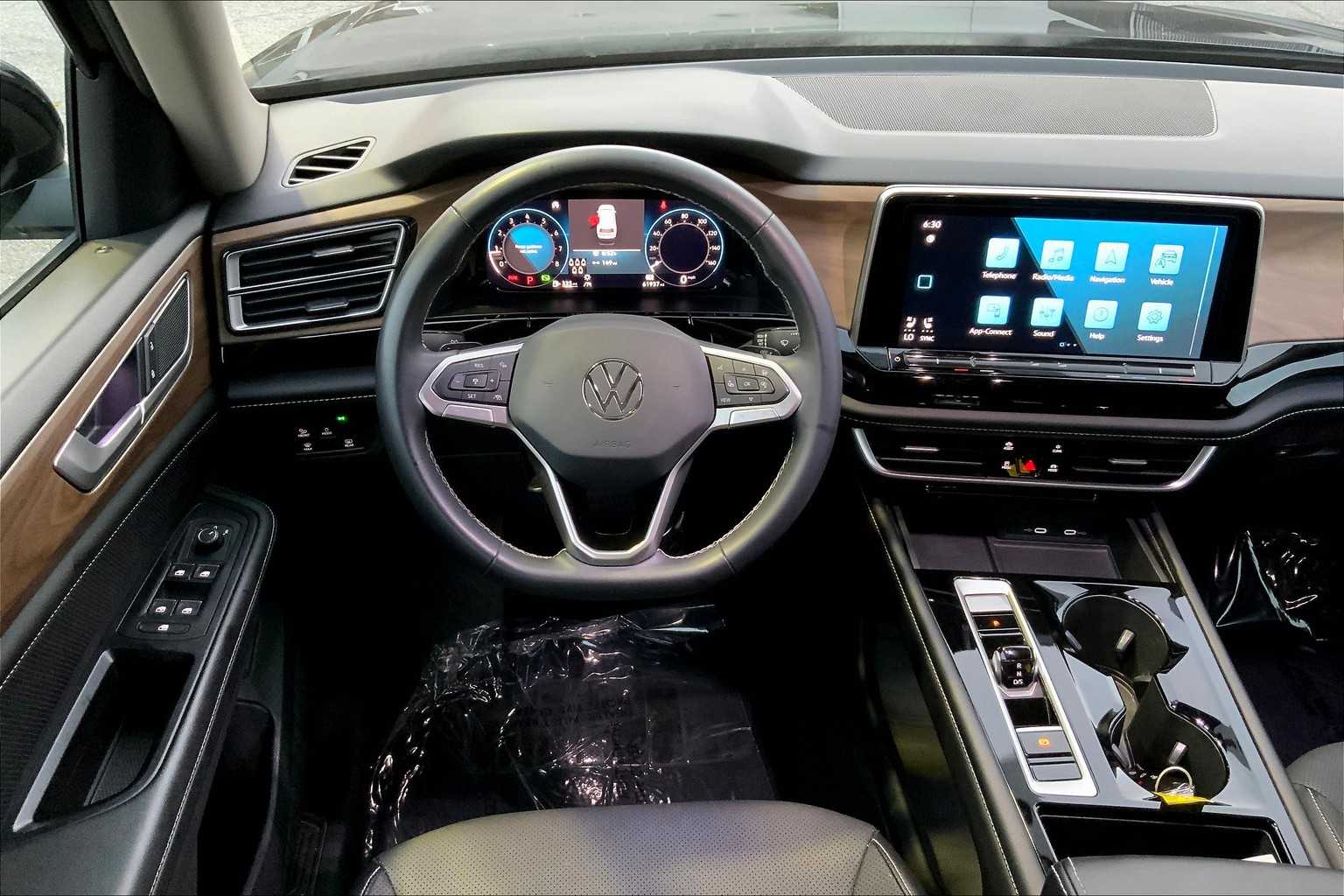 2024 Volkswagen Atlas SE Technology photo 4