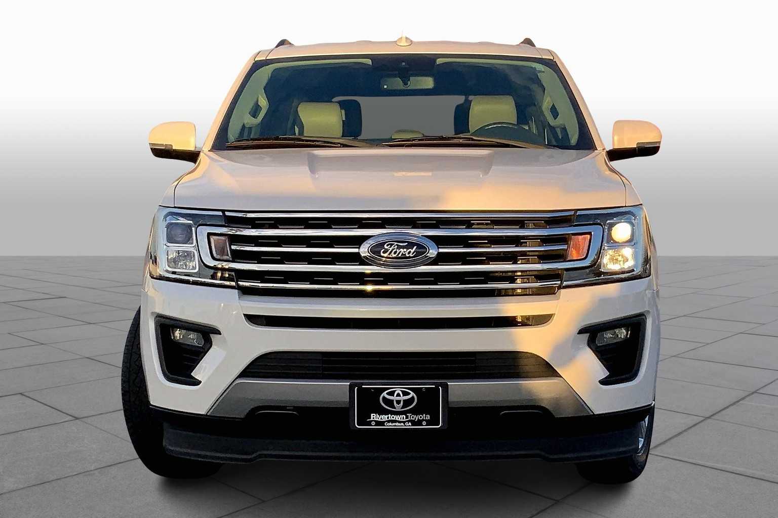 2019 Ford Expedition XLT photo 2
