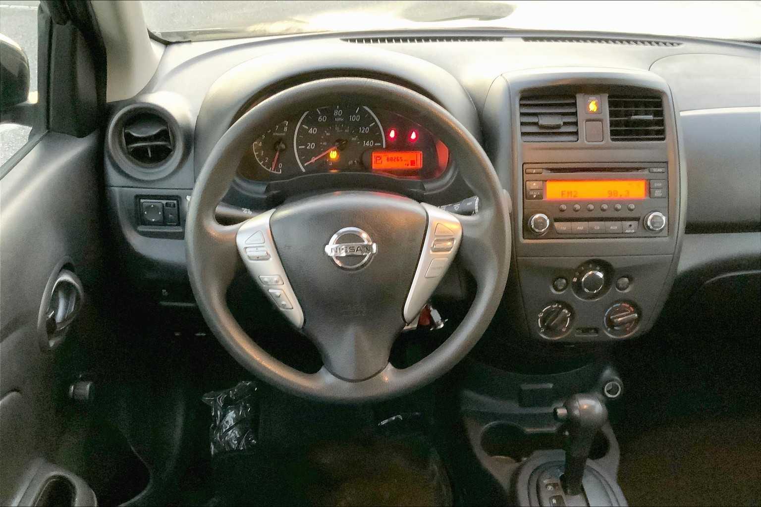 2018 Nissan Versa 1.6 S photo 2