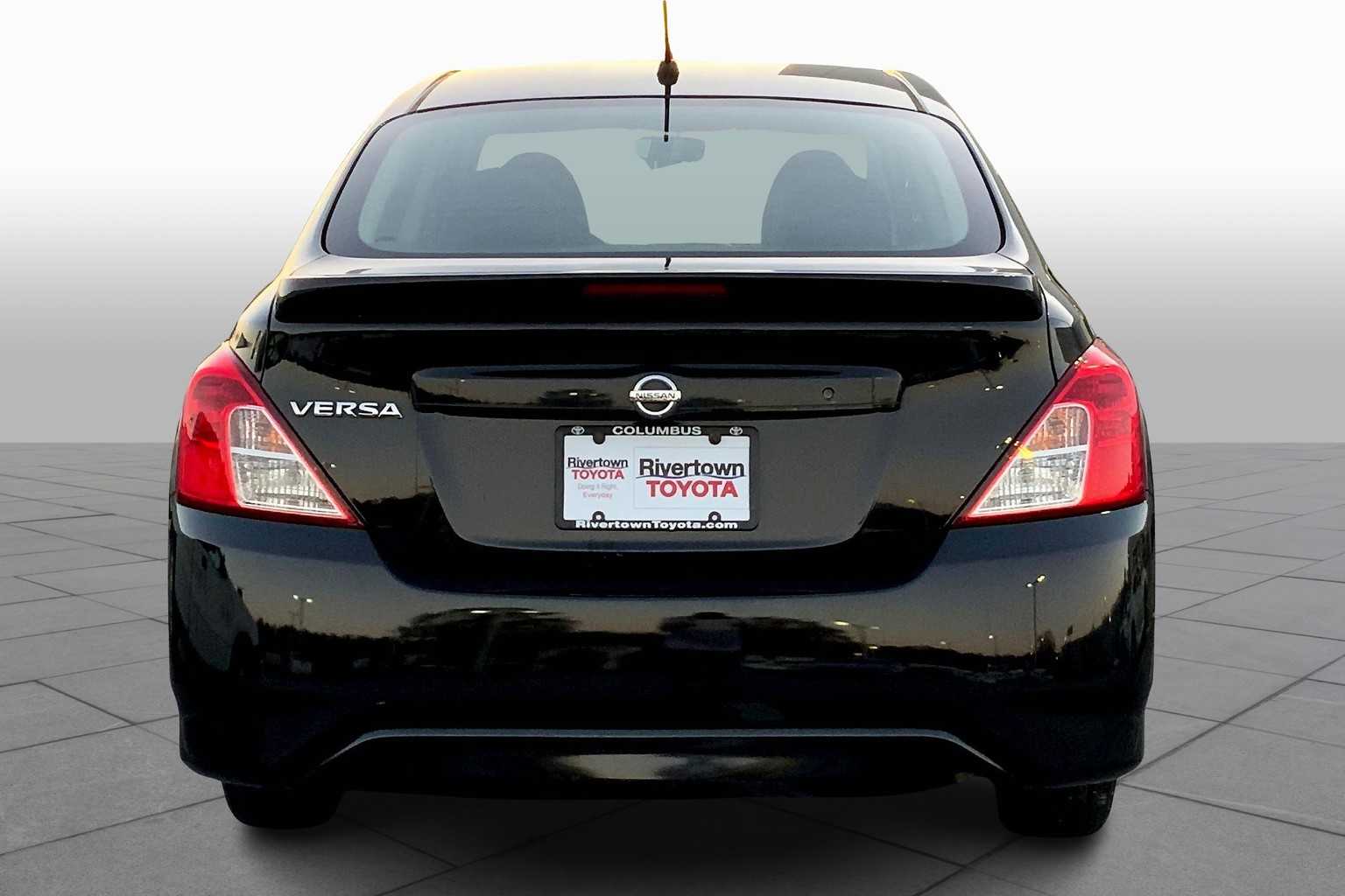 2018 Nissan Versa 1.6 S photo 3