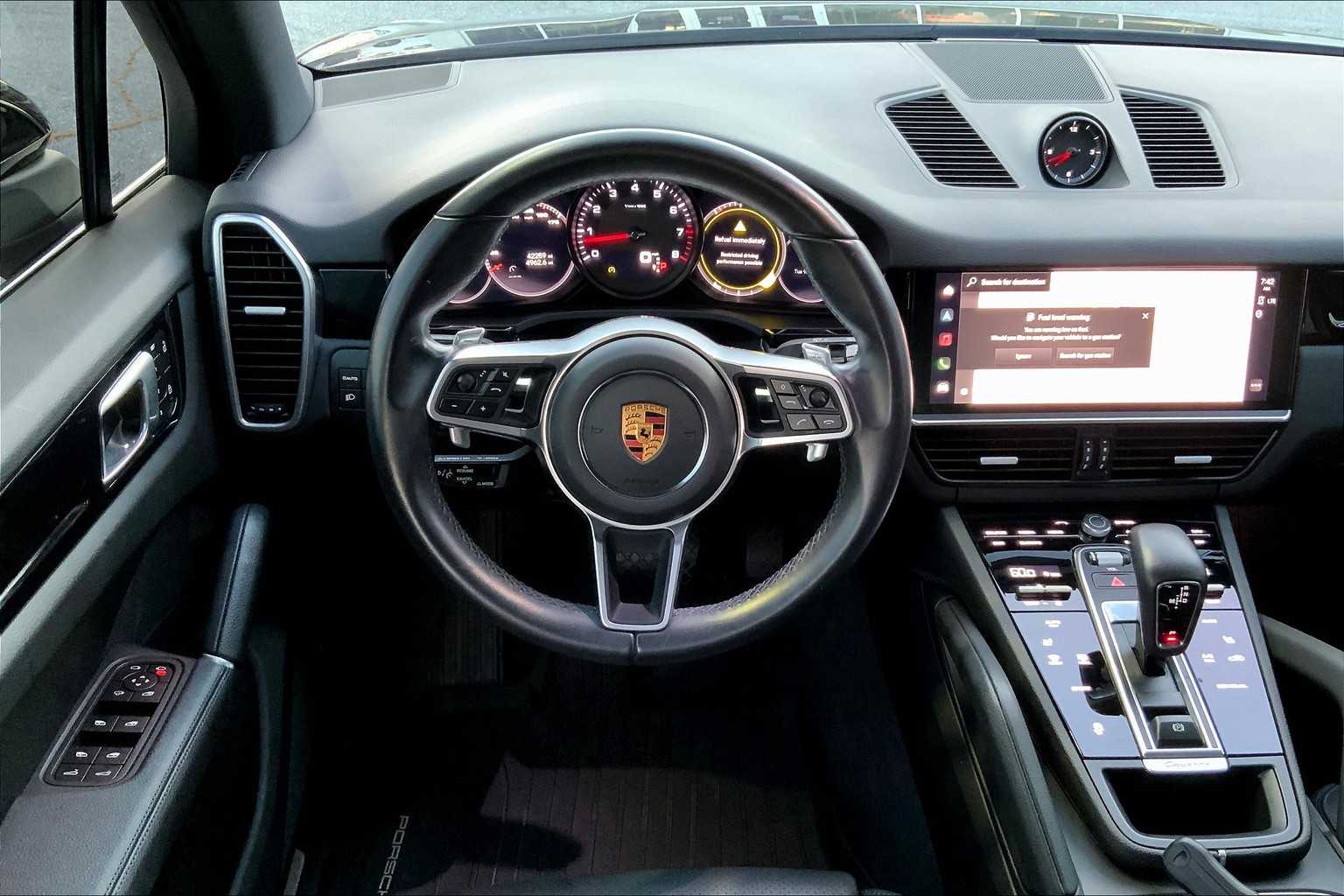 2022 Porsche Cayenne Base photo 4