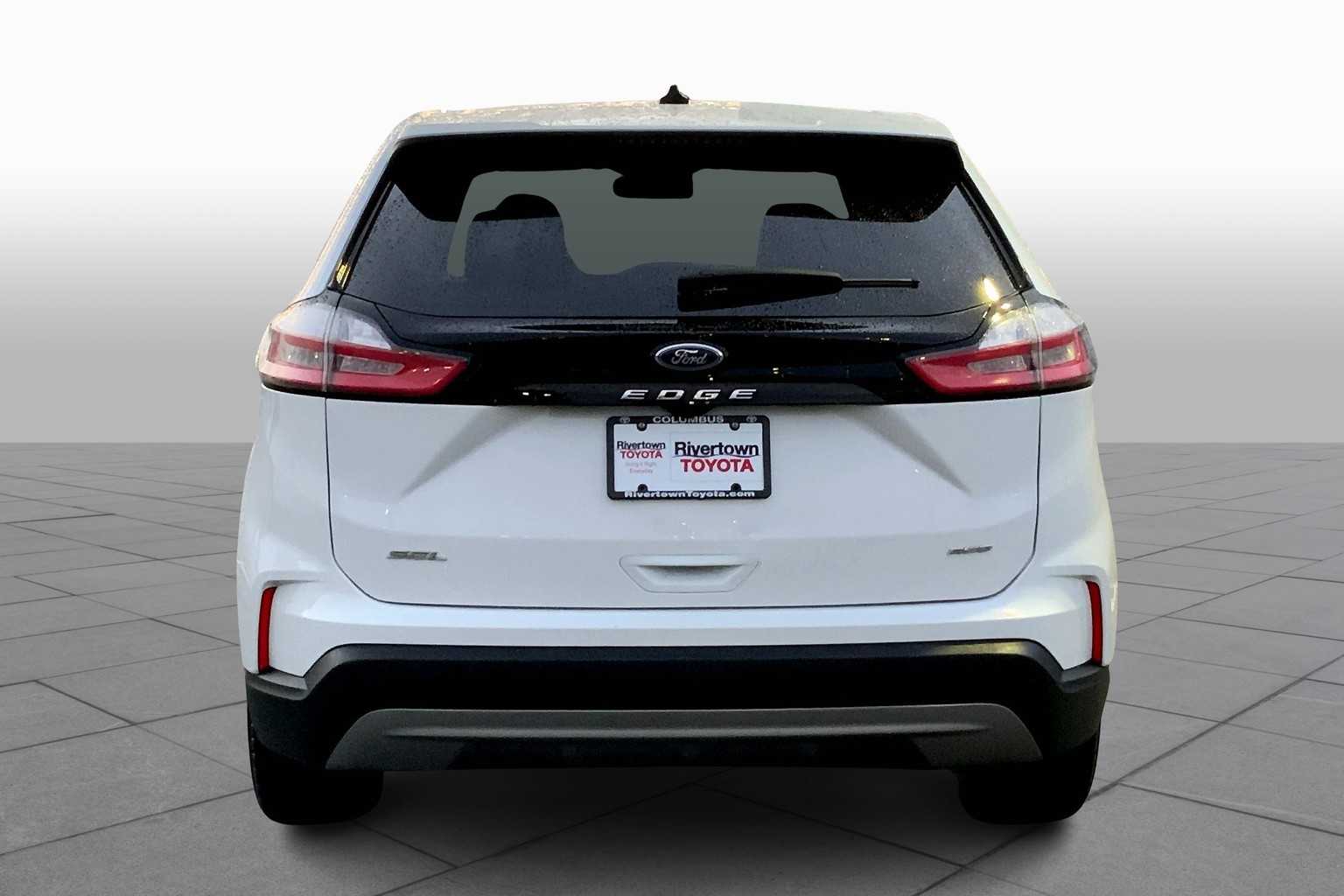 2024 Ford Edge SEL photo 3