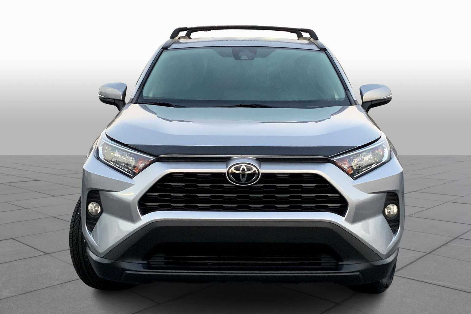 2021 Toyota RAV4 XLE photo 3
