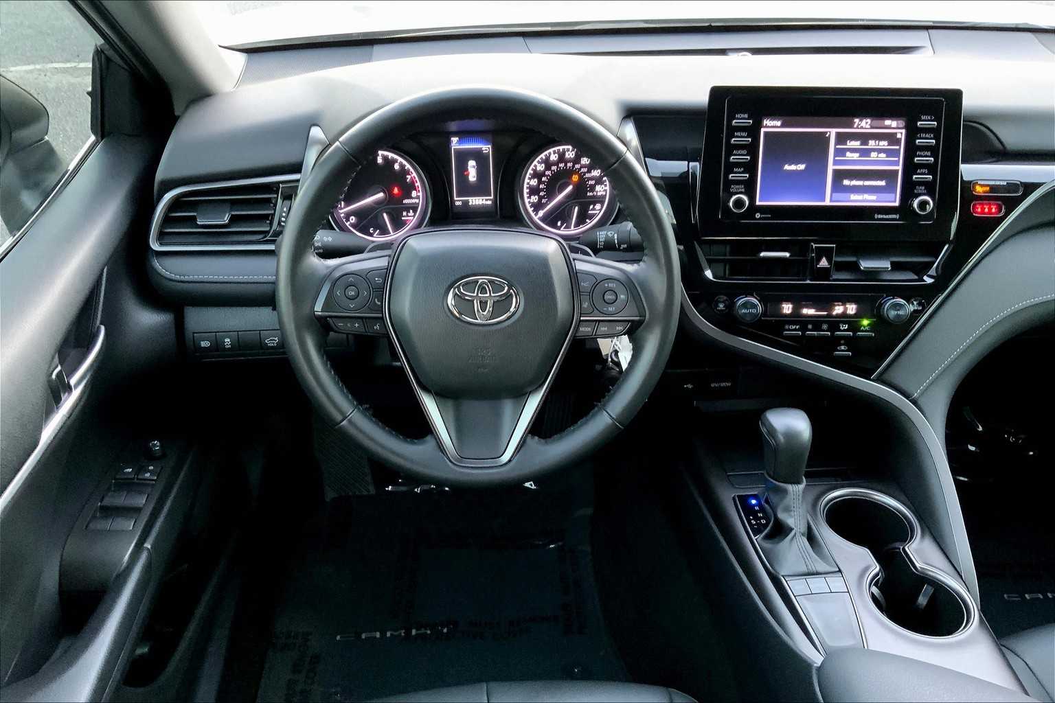 2023 Toyota Camry SE photo 4