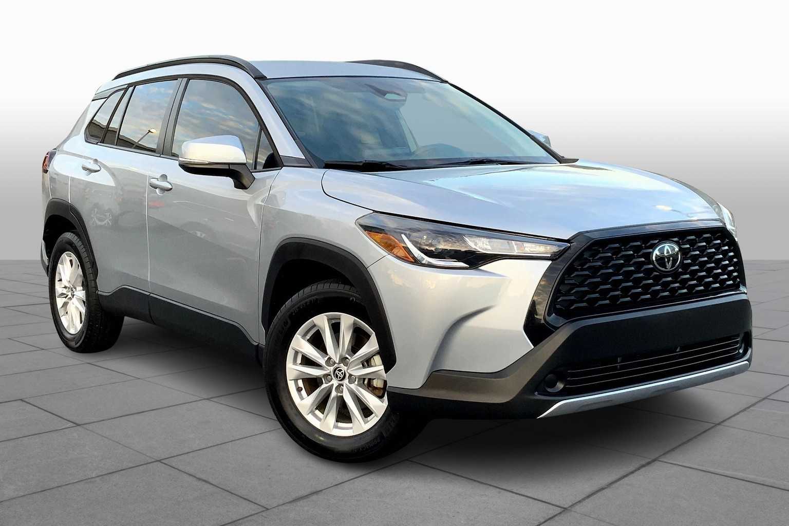 2023 Toyota Corolla Cross LE photo 2