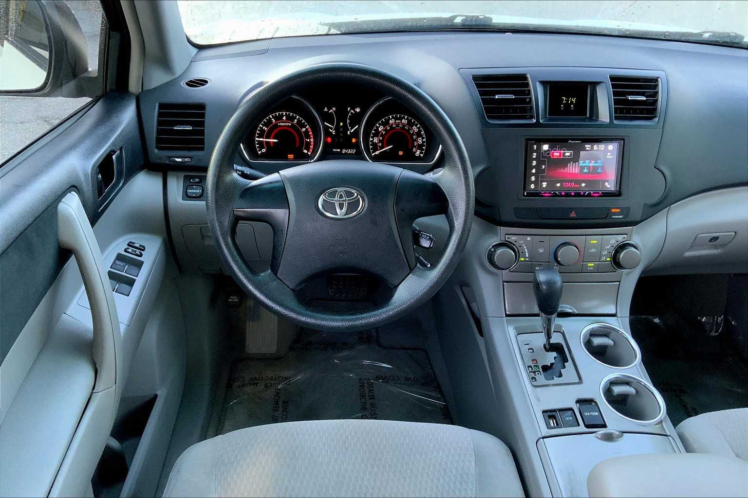 2010 Toyota Highlander Base photo 4