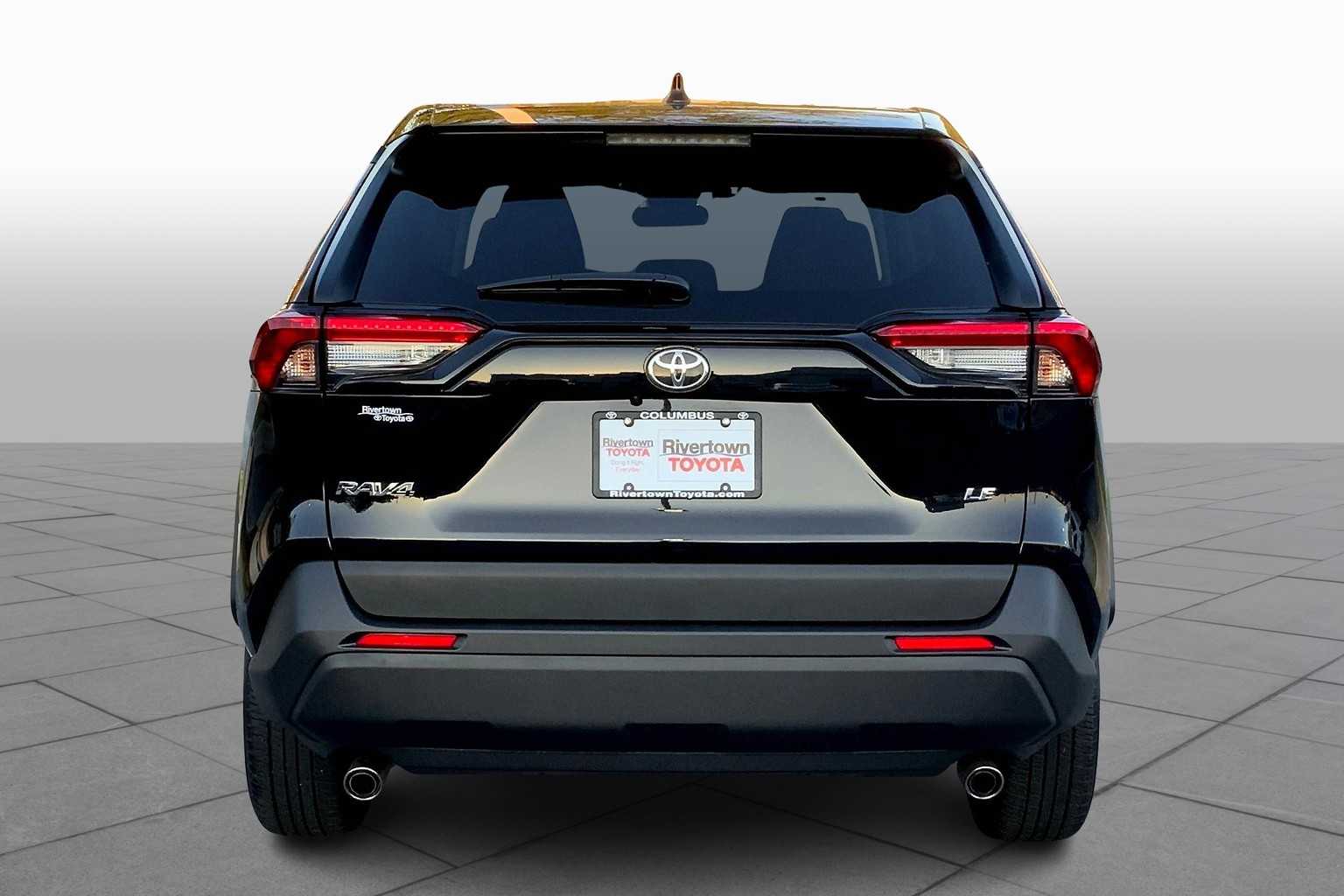 2025 Toyota RAV4 LE photo 4